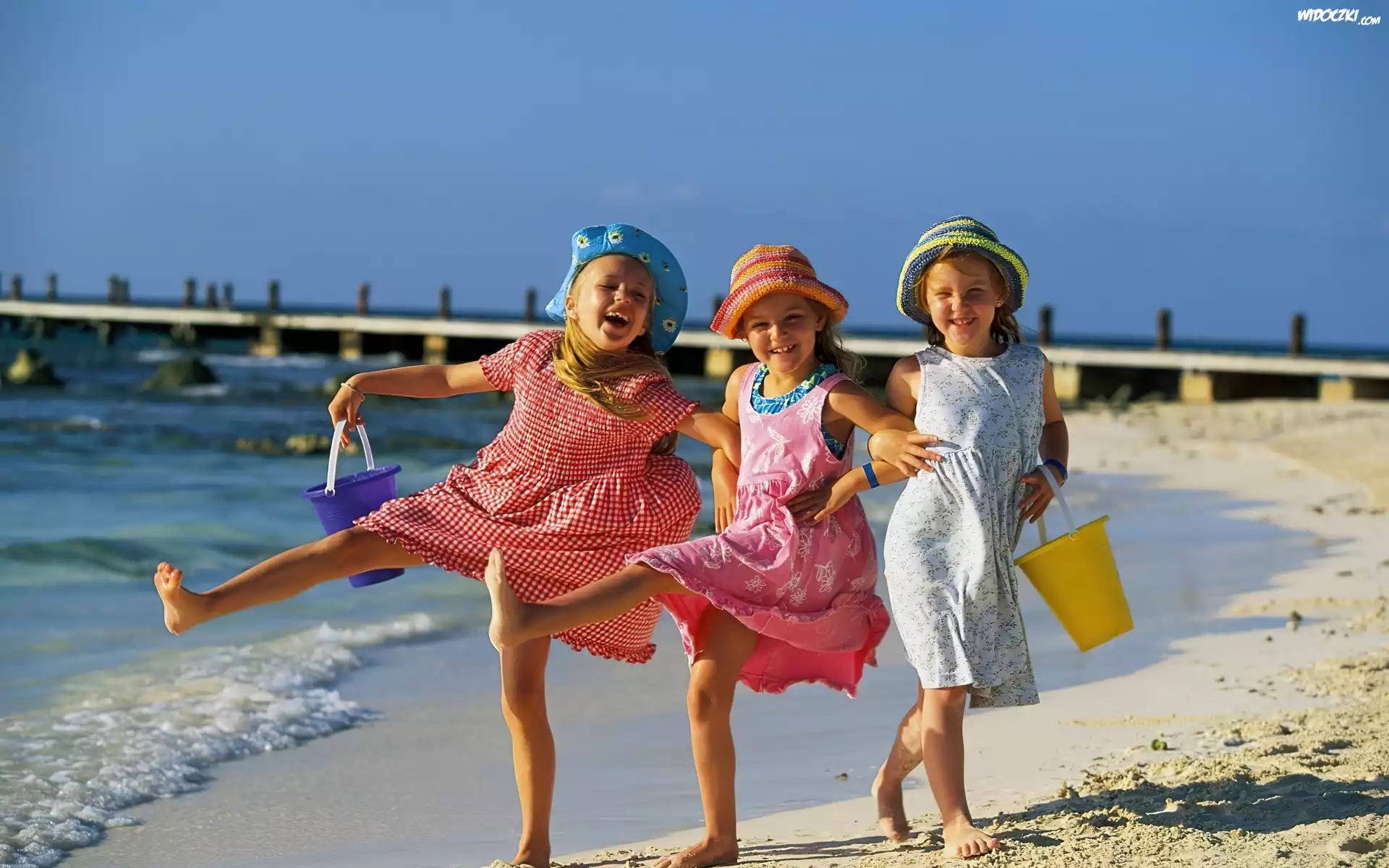 Dzieci, Plaża, Woda, Most, Wiaderka, Zabawa