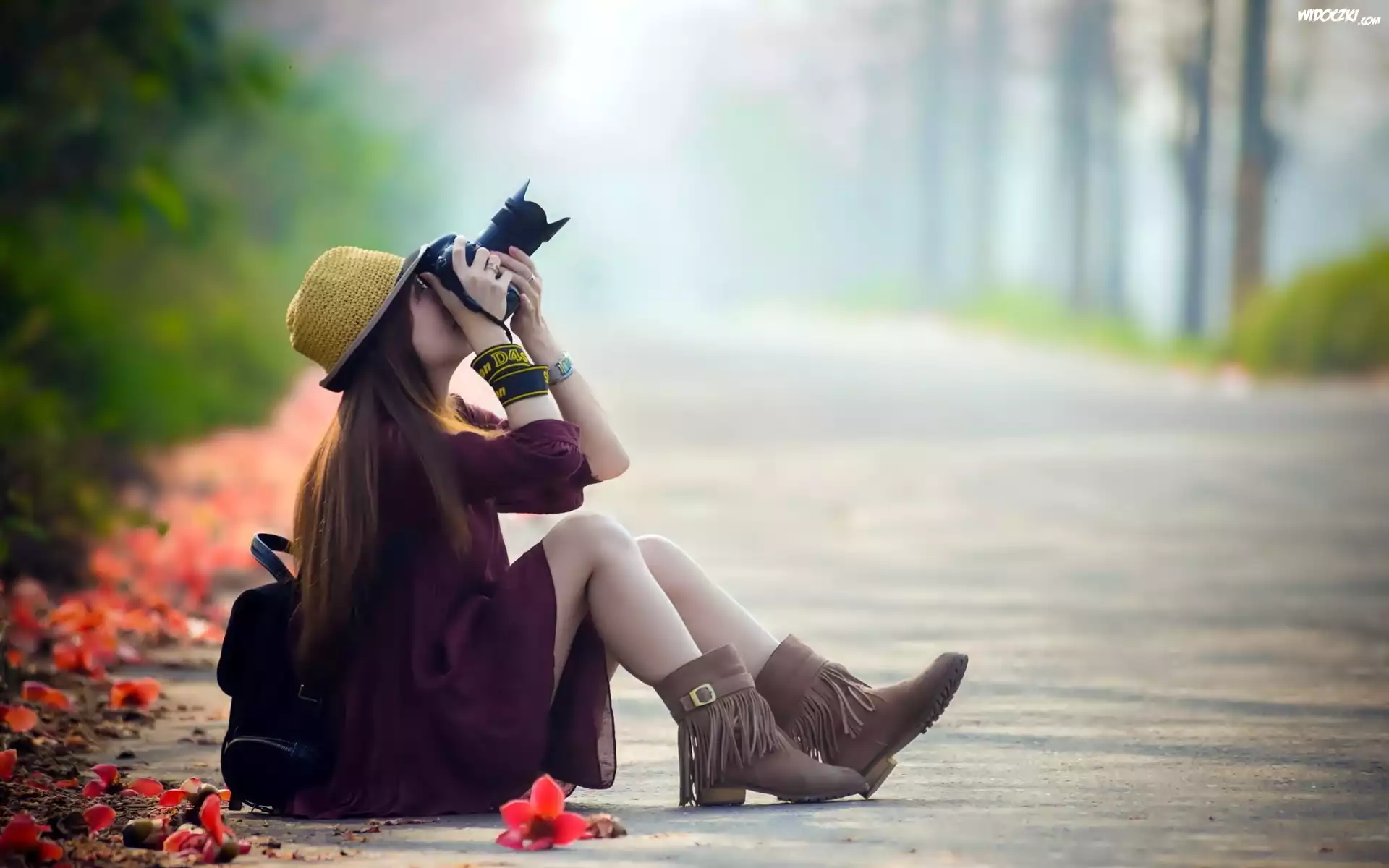 Dziewczyna, Droga, Las, Kwiatki, Aparat, Fotograficzny