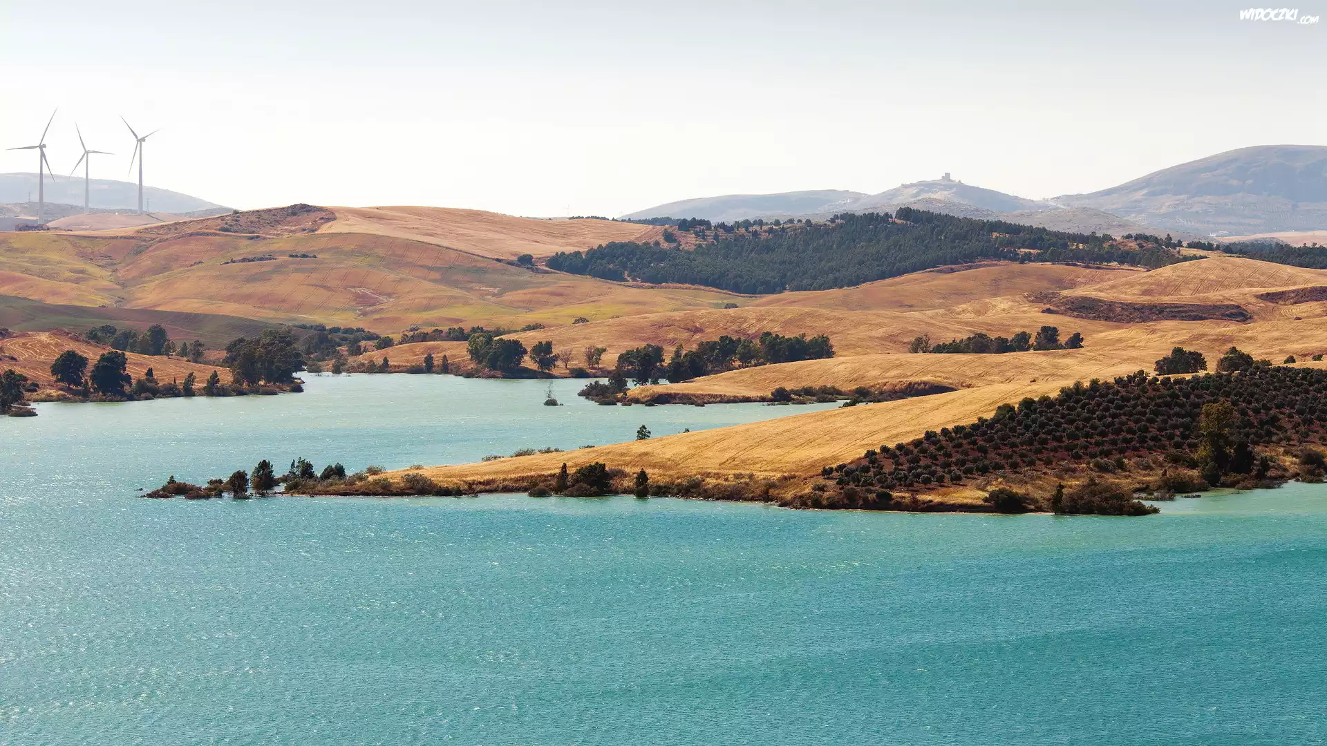 Jezioro, Lake Embalse del Guadalhorce, Wzgórza, Pola, Wiatraki, Malaga, Andaluzja, Hiszpania