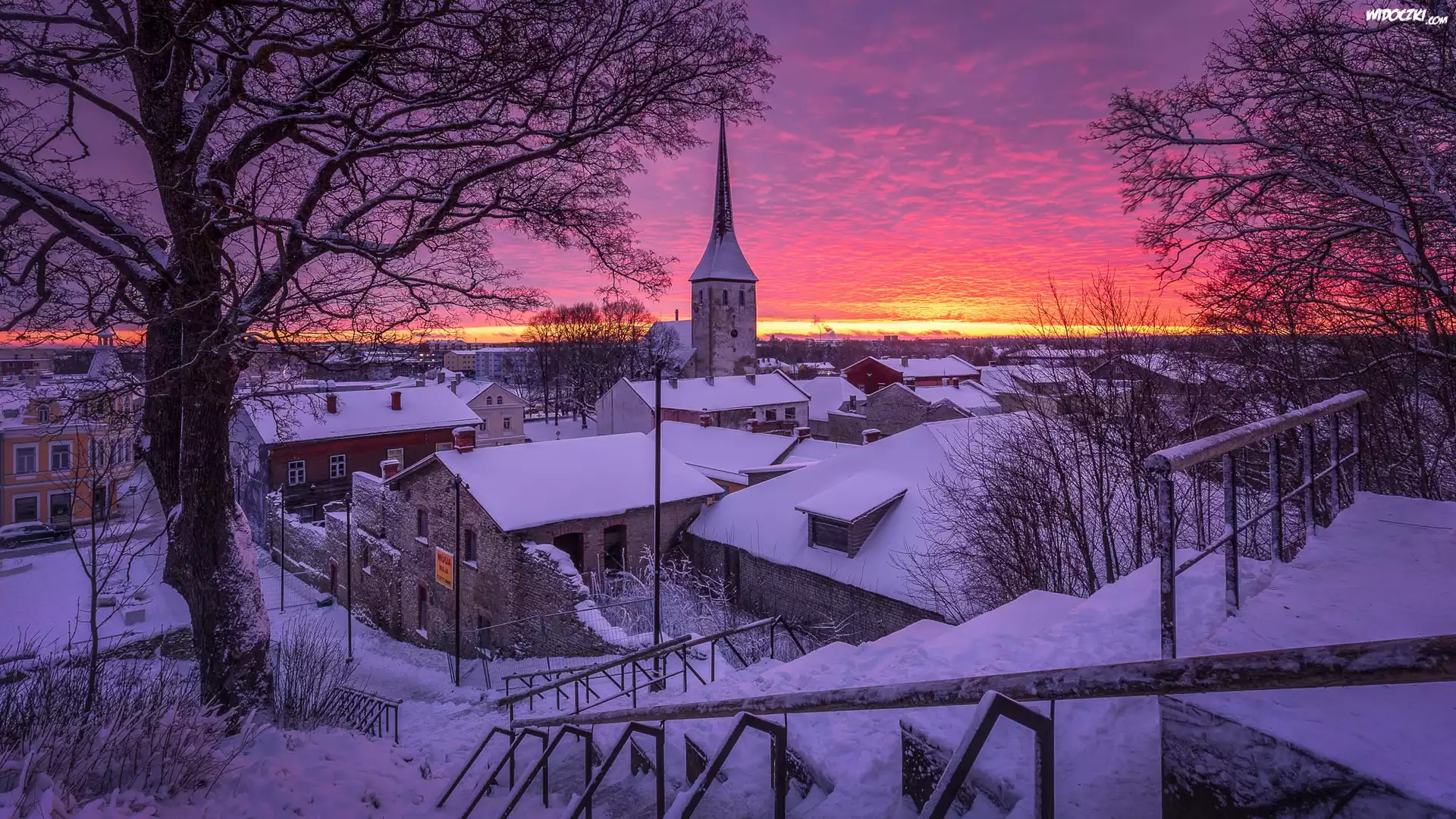 Zima, Domy, Kościół, Drzewa, Zachód słońca, Miasto Rakvere, Estonia