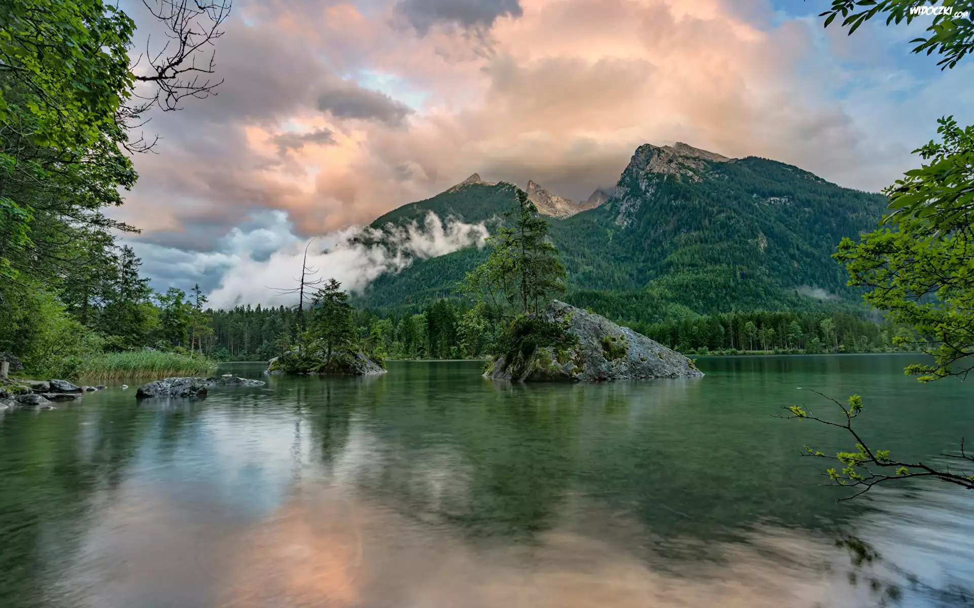 Niemcy, Bawaria, Berchtesgaden, Jezioro Hintersee, Skały, Drzewa, Góry