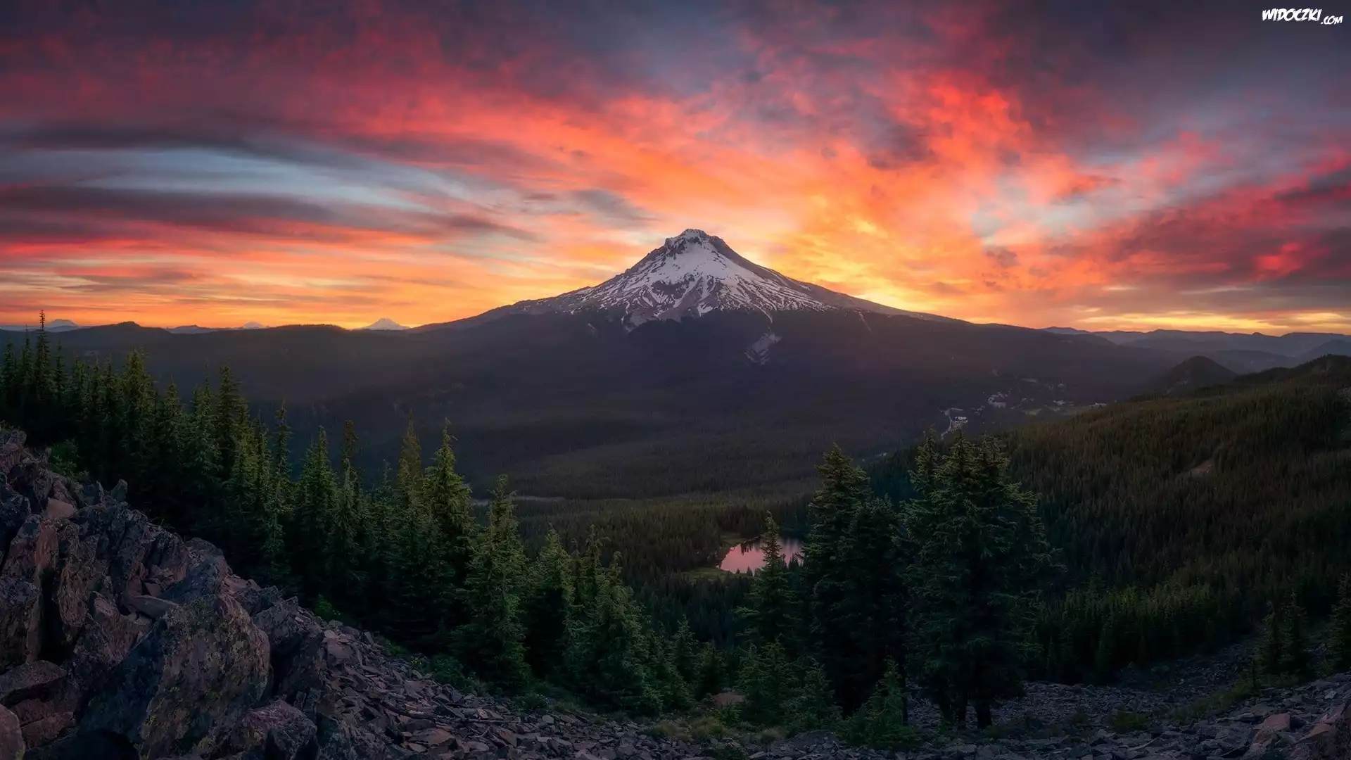 Góry Kaskadowe, Góra Tolmie Peak, Park Narodowy Mount Rainier, Jezioro, Drzewa, Las, Skały, Zachód słońca, Stan Waszyngton, Stany Zjednoczone
