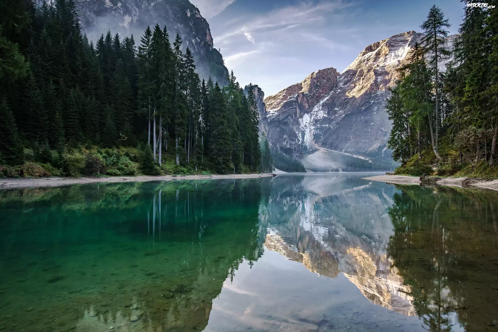 Włochy, Góry, Dolomity, Drzewa, Jezioro Pragser Wildsee, Odbicie