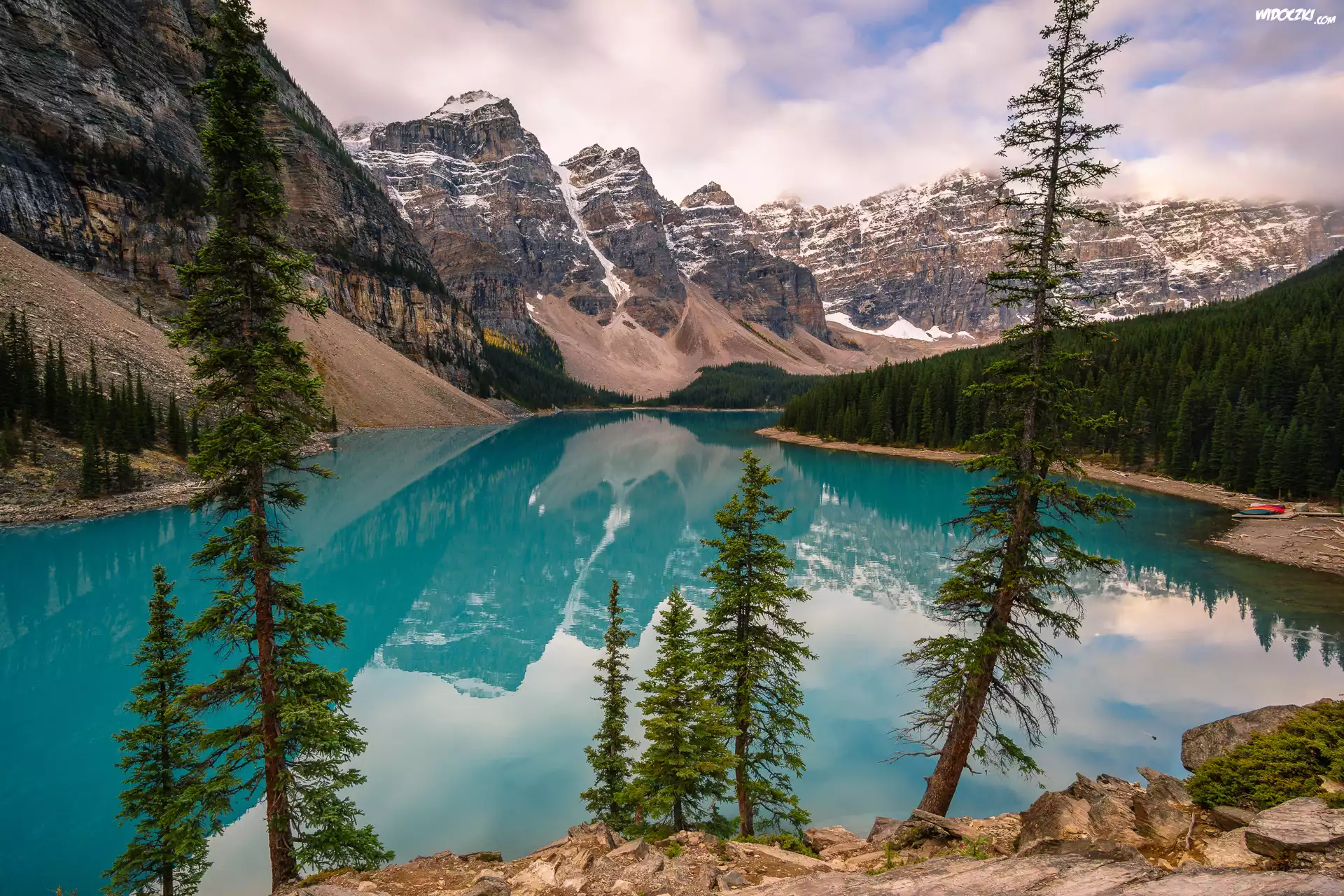 Kanada, Alberta, Park Narodowy Banff, Jezioro Moraine, Drzewa, Góry