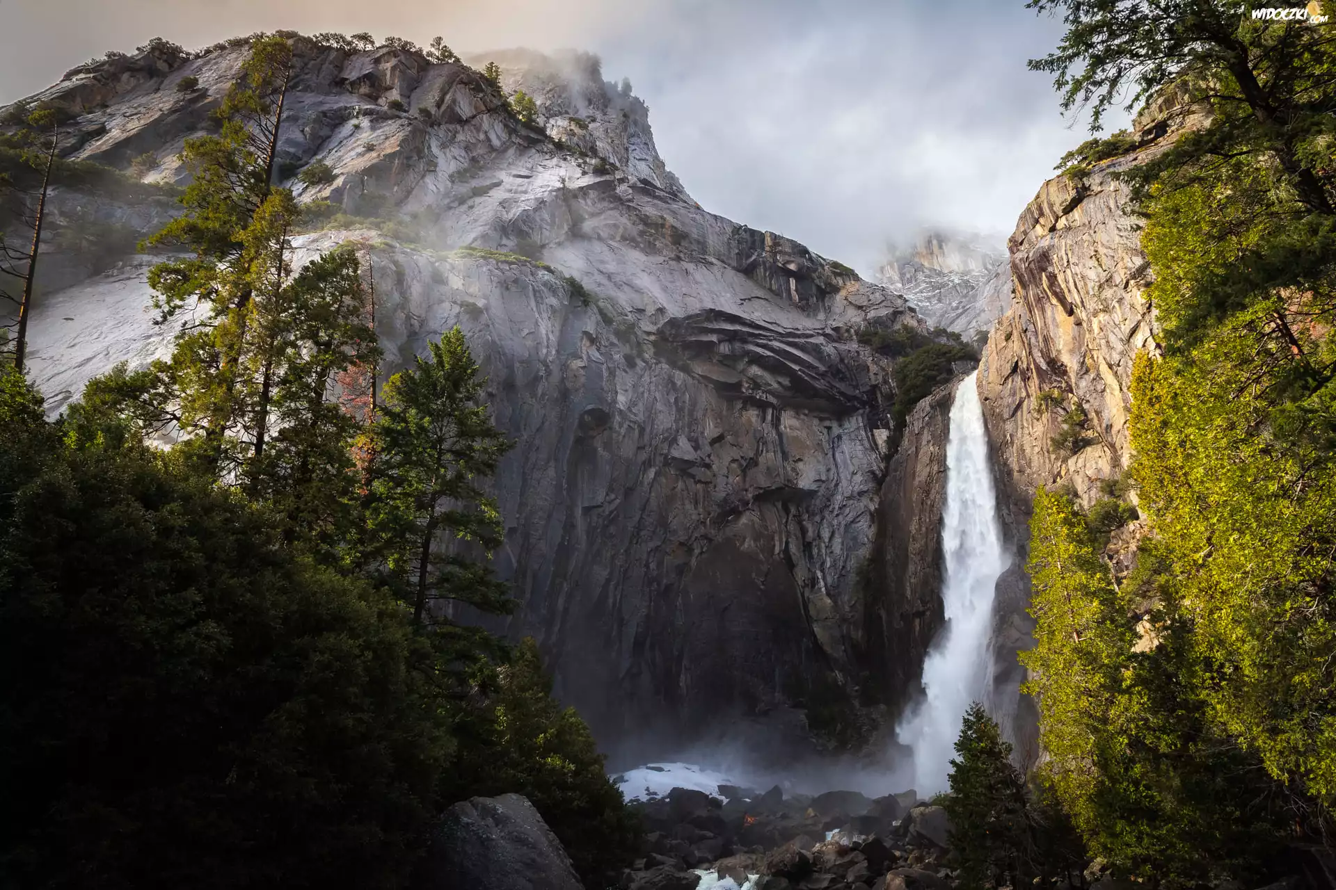 Stany Zjednoczone, Stan Kalifornia, Park Narodowy Yosemite, Wodospad Yosemite, Góry