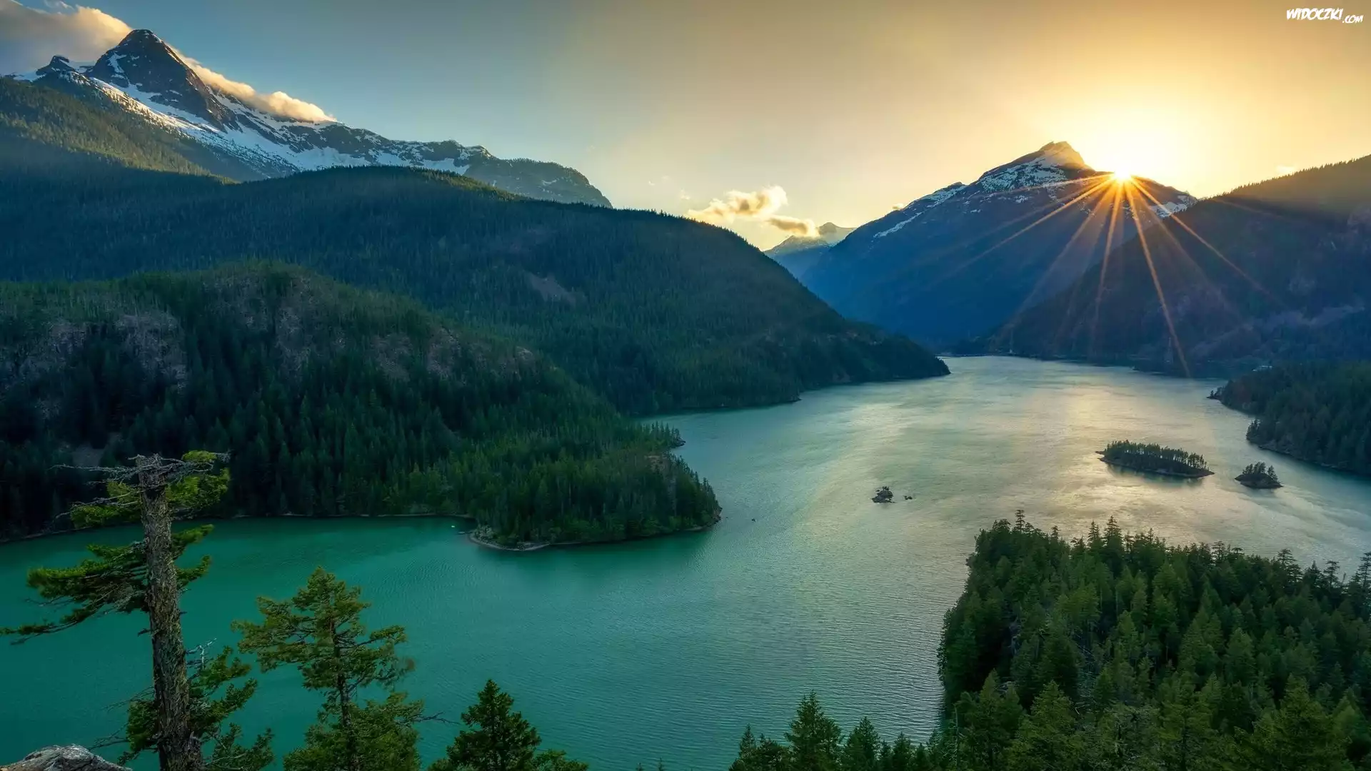 Góry, Jezioro, Diablo Lake, Drzewa, Promienie słońca, Park Narodowy Północnych Gór Kaskadowych, Stan Waszyngton, Stany Zjednoczone