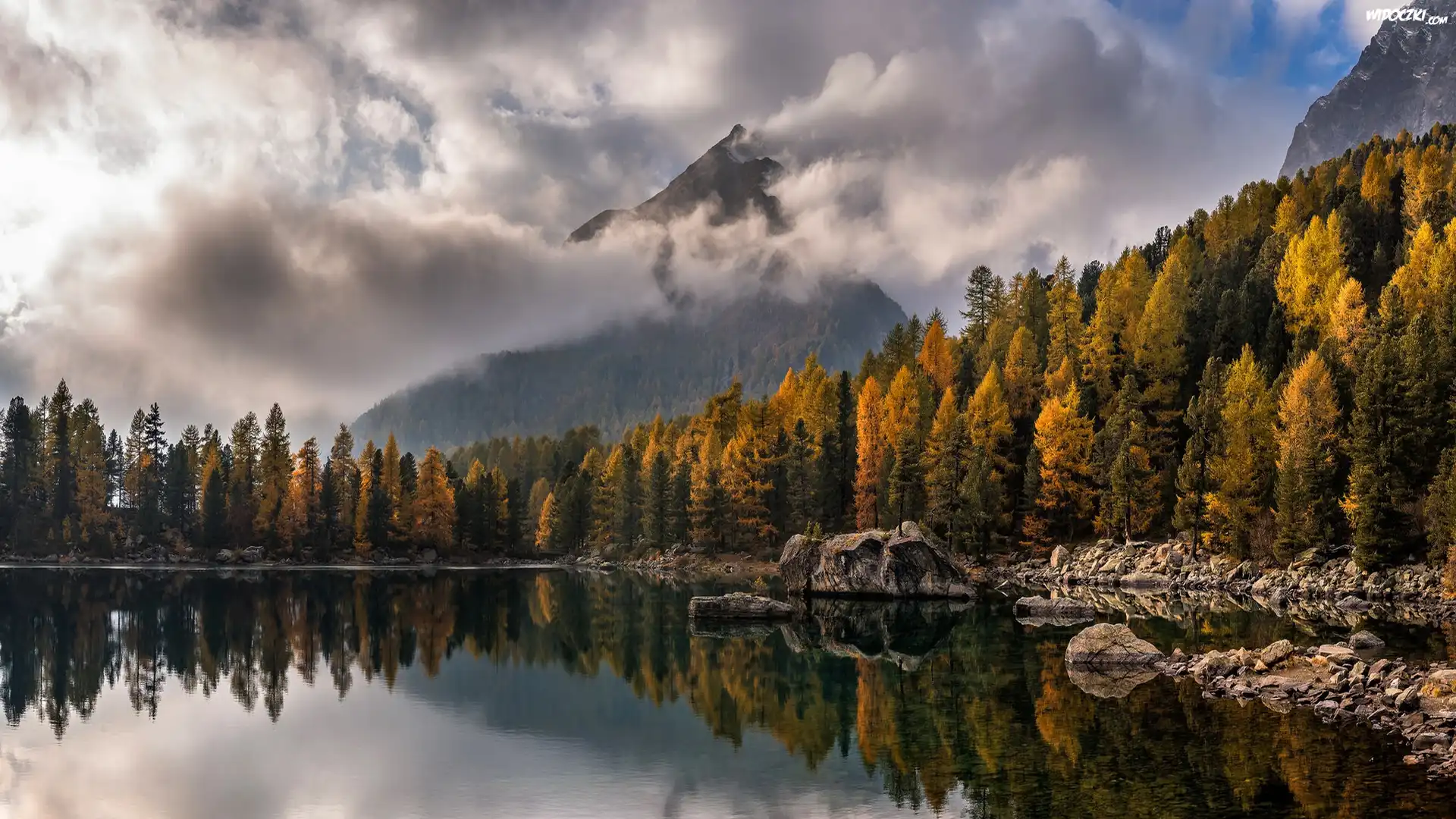 Góry, Jezioro Lago di Saoseo, Dolina Valle di Campo, Las, Skały, Chmury, Kanton Ticino, Szwajcaria