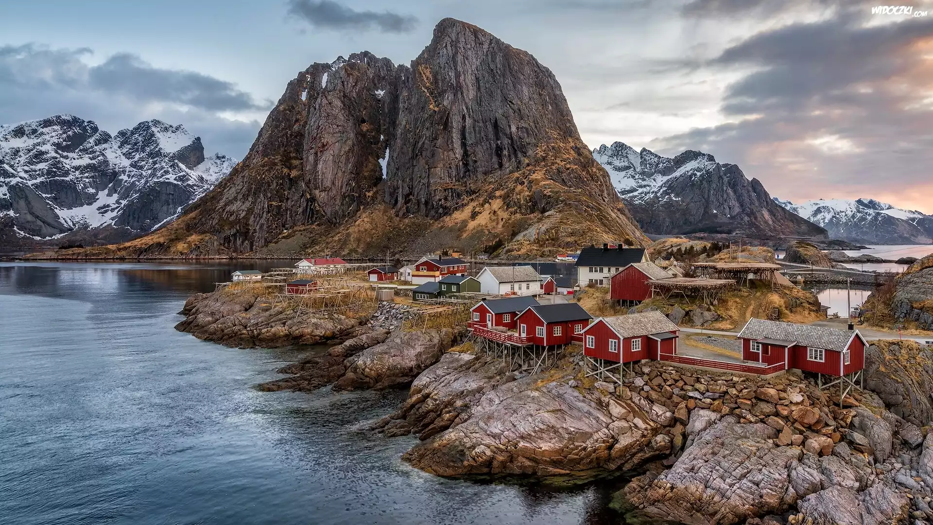 Norwegia, Lofoty, Wioska Reine, Wyspa Moskenesøya, Góry