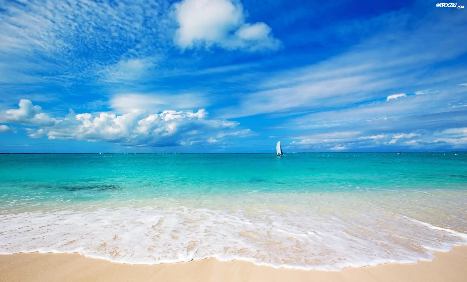 Bahamy, Turks i Caicos, Plaża Grace Bay Beach, Morze, Niebo, Plaża, Żaglówka