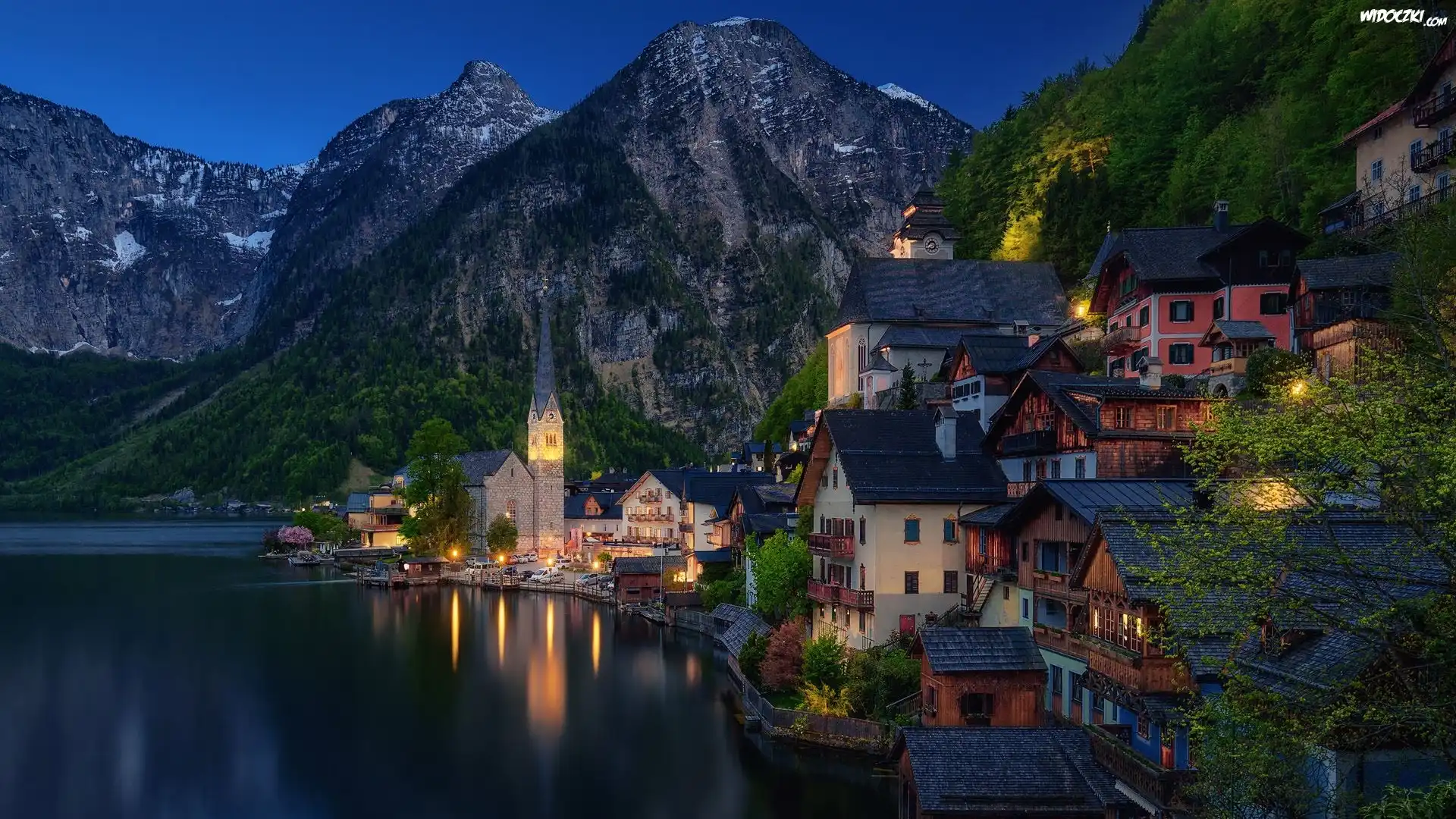 Austria, Góry, Alpy Salzburskie, Miasteczko Hallstatt, Jezioro Hallstattersee, Światła, Noc, Kościół, Domy