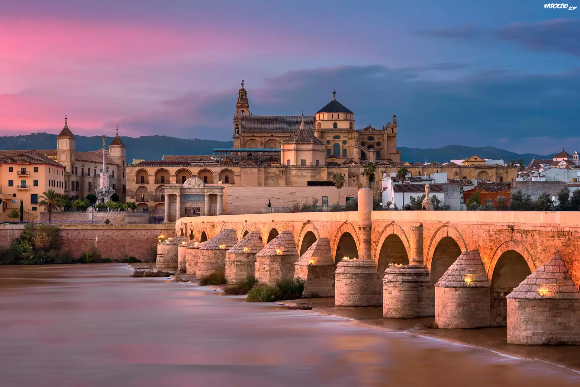 Hiszpania, Andaluzja, Kordoba, Rzeka Gwadalkiwir, Most Puente Romano, Most Rzymski, Meczet Mezquita, Mezquita-Catedral, Katedra