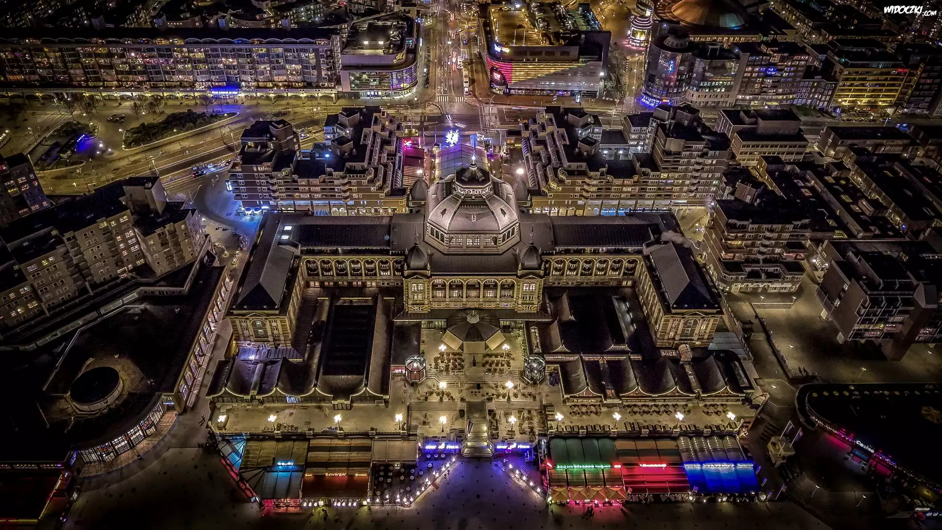 Noc, Z lotu ptaka, Hotel Kurhaus, Dzielnica Scheveningen, Haga, Holandia