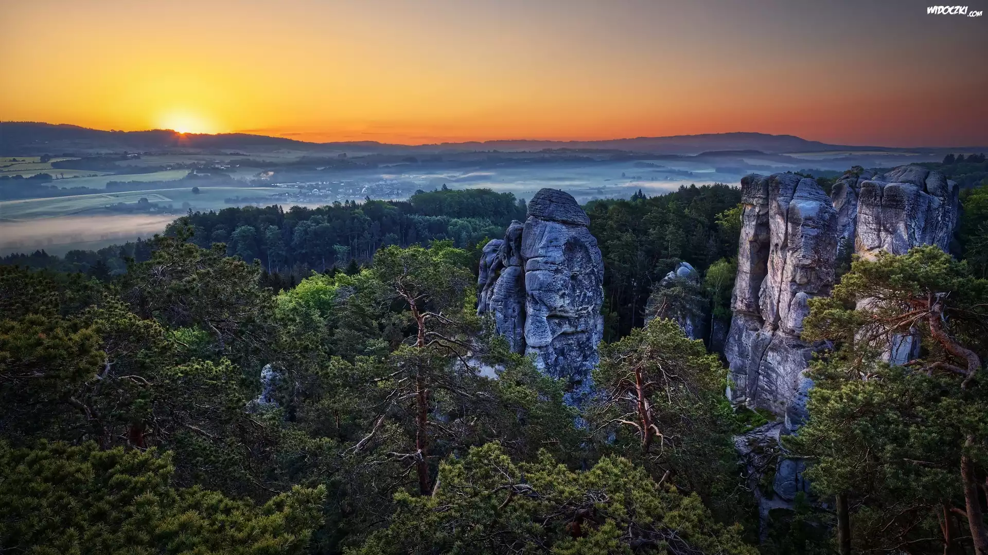 Wschód słońca, Formacje skalne, Hruboskalsko, Skały, Drzewa, Skalne Miasto, Czeski Raj, Góry Stołowe, Czechy