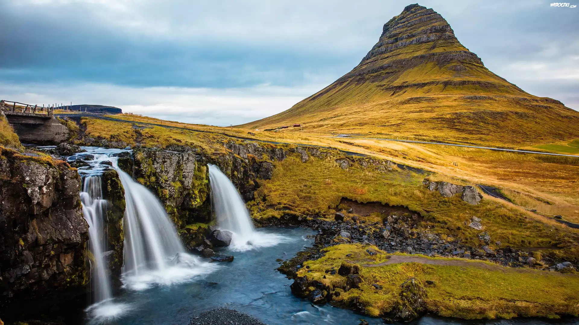  Islandia, Półwysep Snaefellsnes, Wodospad Kirkjufellsfoss, Góra Kirkjufell