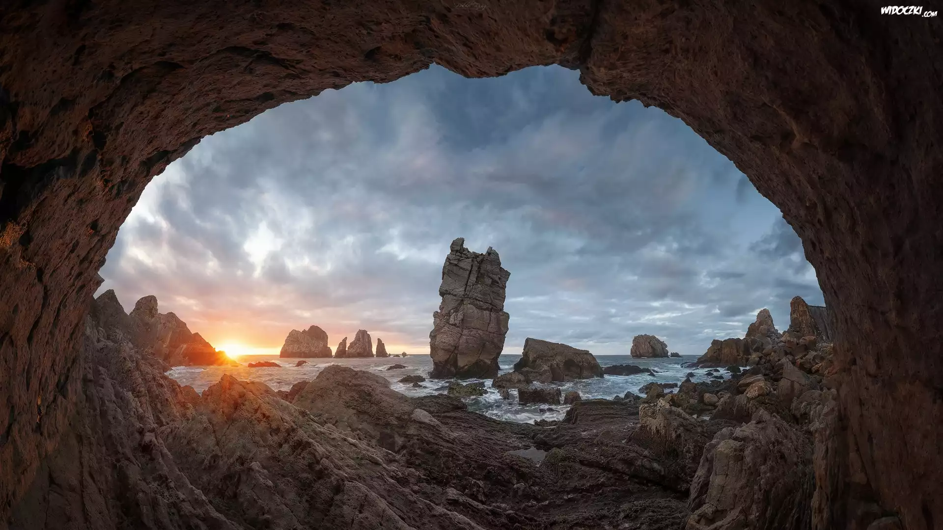 Hiszpania, Kantabria, Urros de Liencres, Costa Quebrada, Morze, Skały, Jaskinia, Zachód słońca