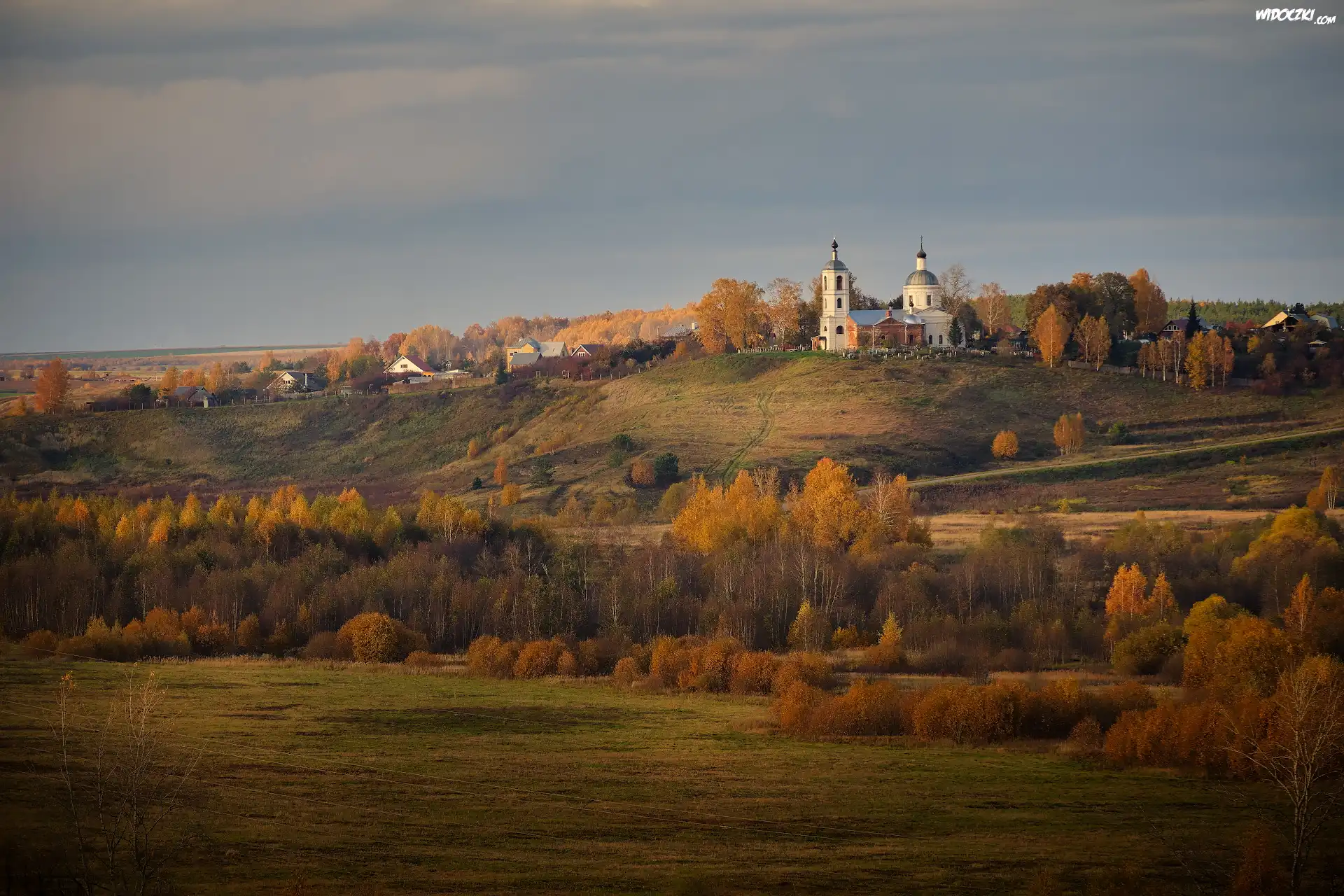 Jesień, Wzgórze, Drzewa, Domy, Cerkiew