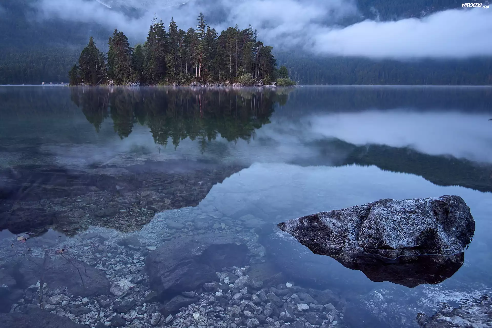 Jezioro Eibsee, Wyspa, Drzewa, Bawaria, Niemcy