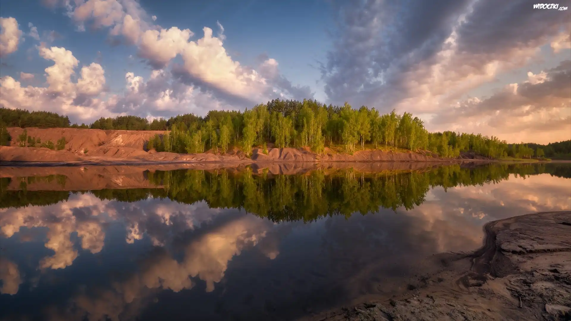 Jezioro, Skarpa, Drzewa, Chmury