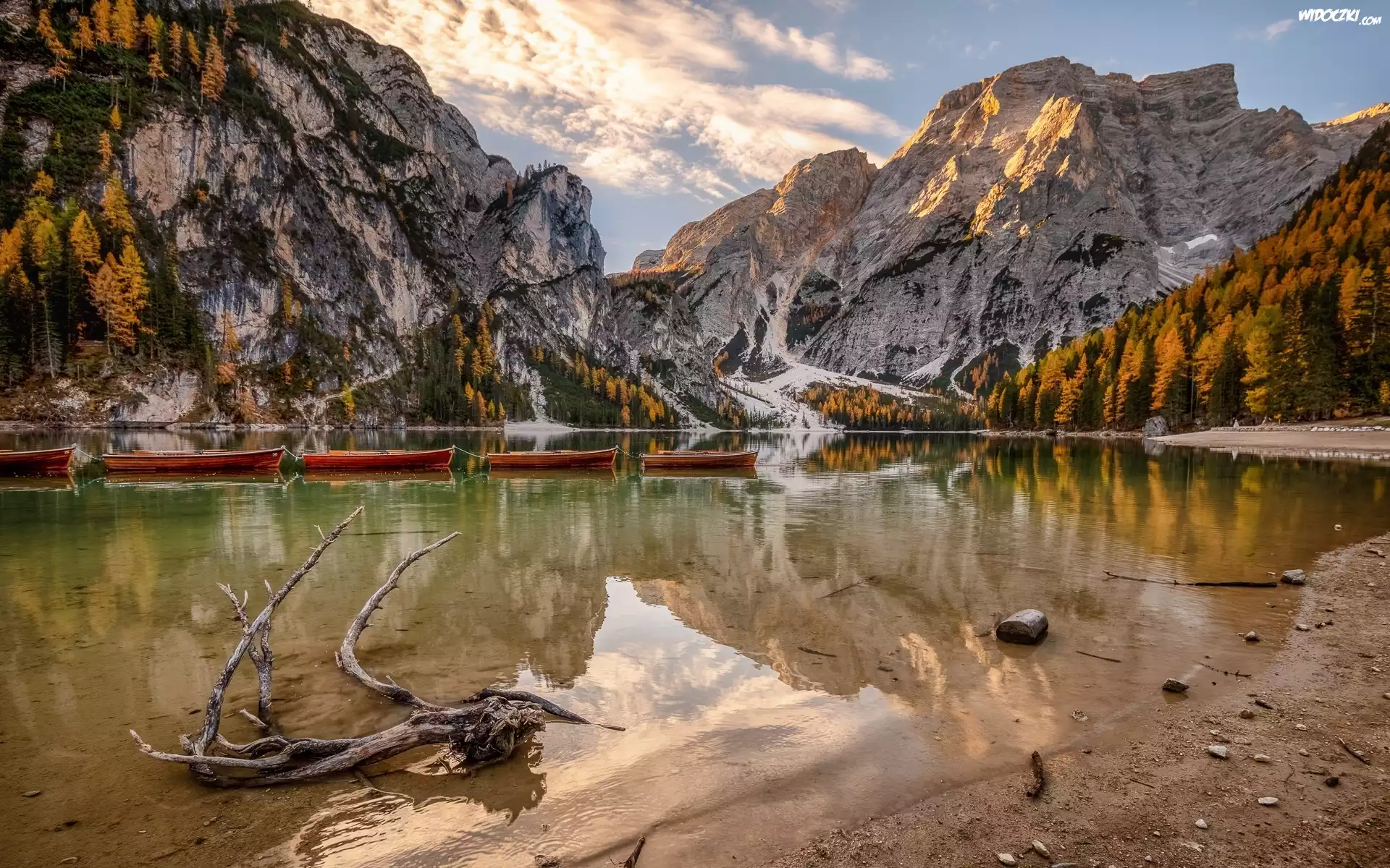 Włochy, Południowy Tyrol, Jezioro, Lago di Braies, Pragser Wildsee, Góry, Dolomity, Łódki, Drzewa
