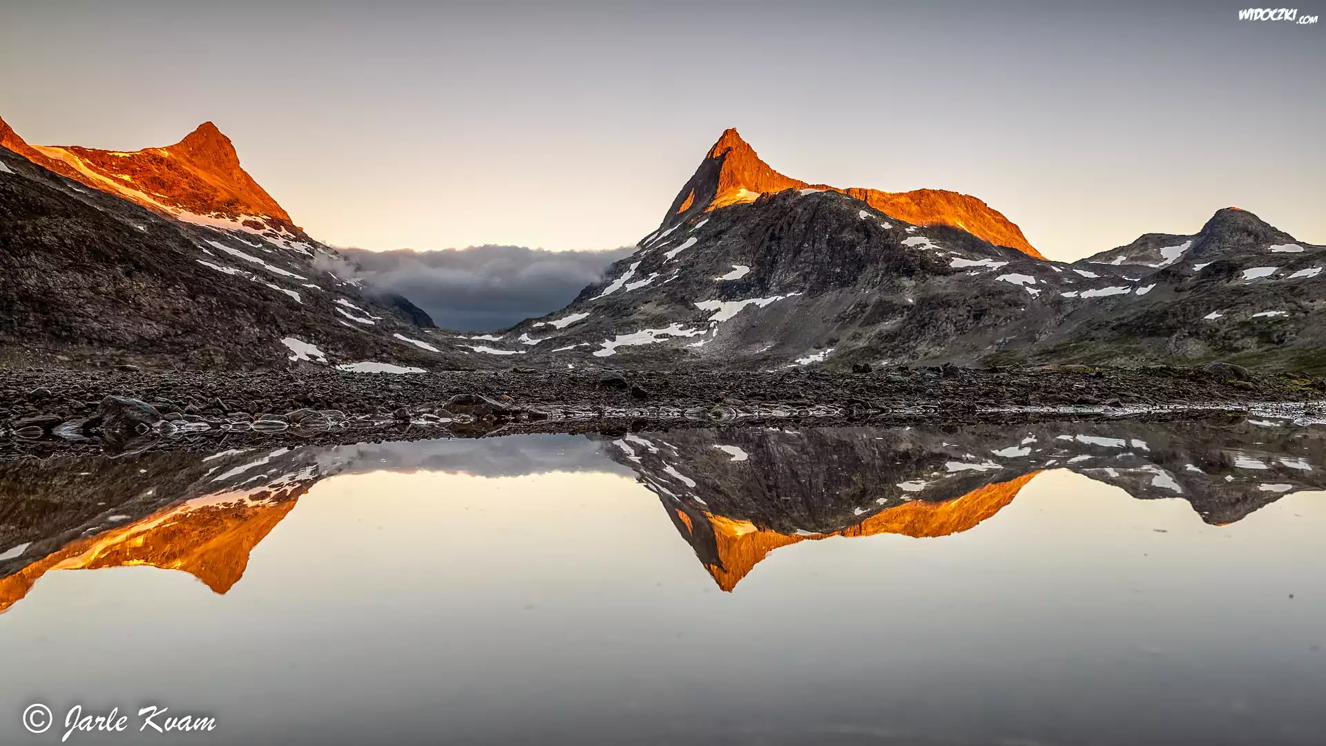 Rozświetlone, Góry Jotunheimen, Szczyty, Hjelledalstind, Falketind, Park Narodowy Jotunheimen, Jezioro Gjende, Norwegia