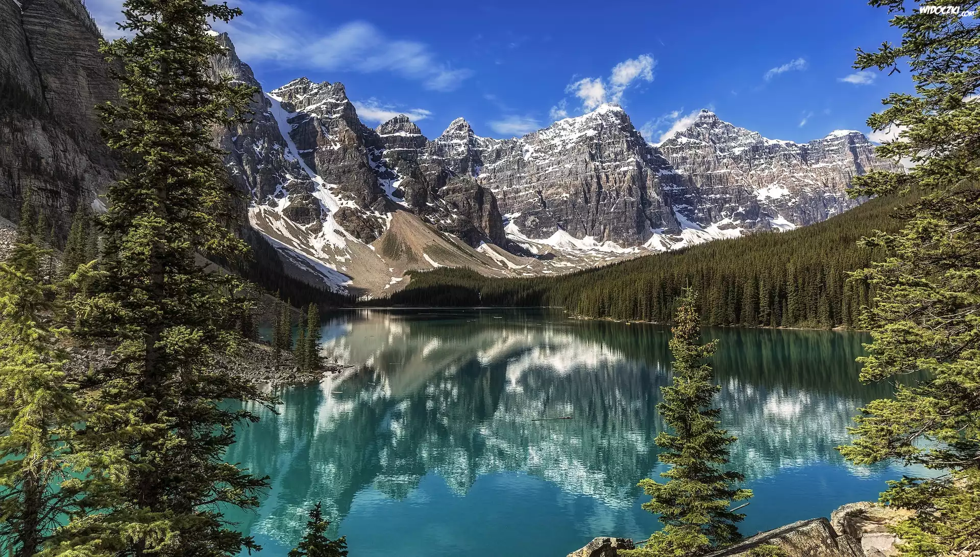 Kanada, Alberta, Park Narodowy Banff, Jezioro Moraine, Las, Drzewa, Góry, Chmury, Odbicie