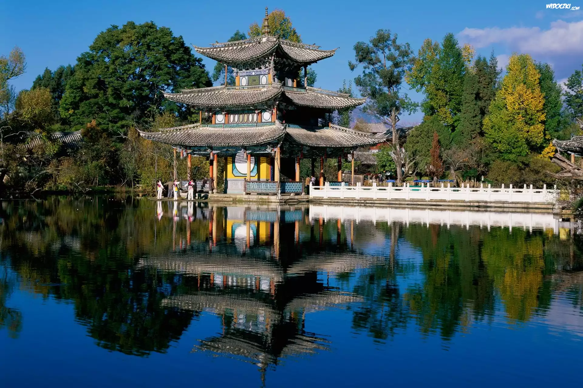Pagoda, Jezioro, Odbicie