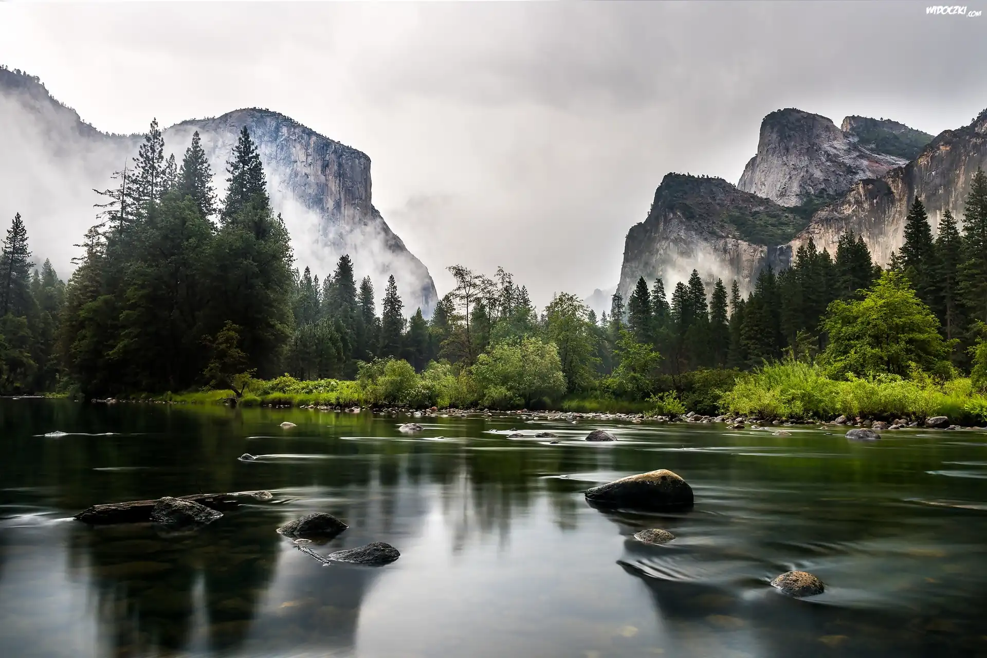 Stany Zjednoczone, Kalifornia, Park Narodowy Yosemite, Góry, Rzeka Merced, Kamienie, Drzewa