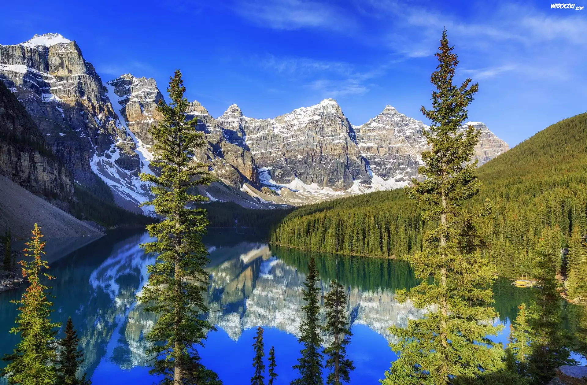 Kanada, Prowincja Alberta, Park Narodowy Banff, Dolina Valley of the Ten Peaks, Jezioro Moraine, Góry, Rzeka, Świerki, Odbicie