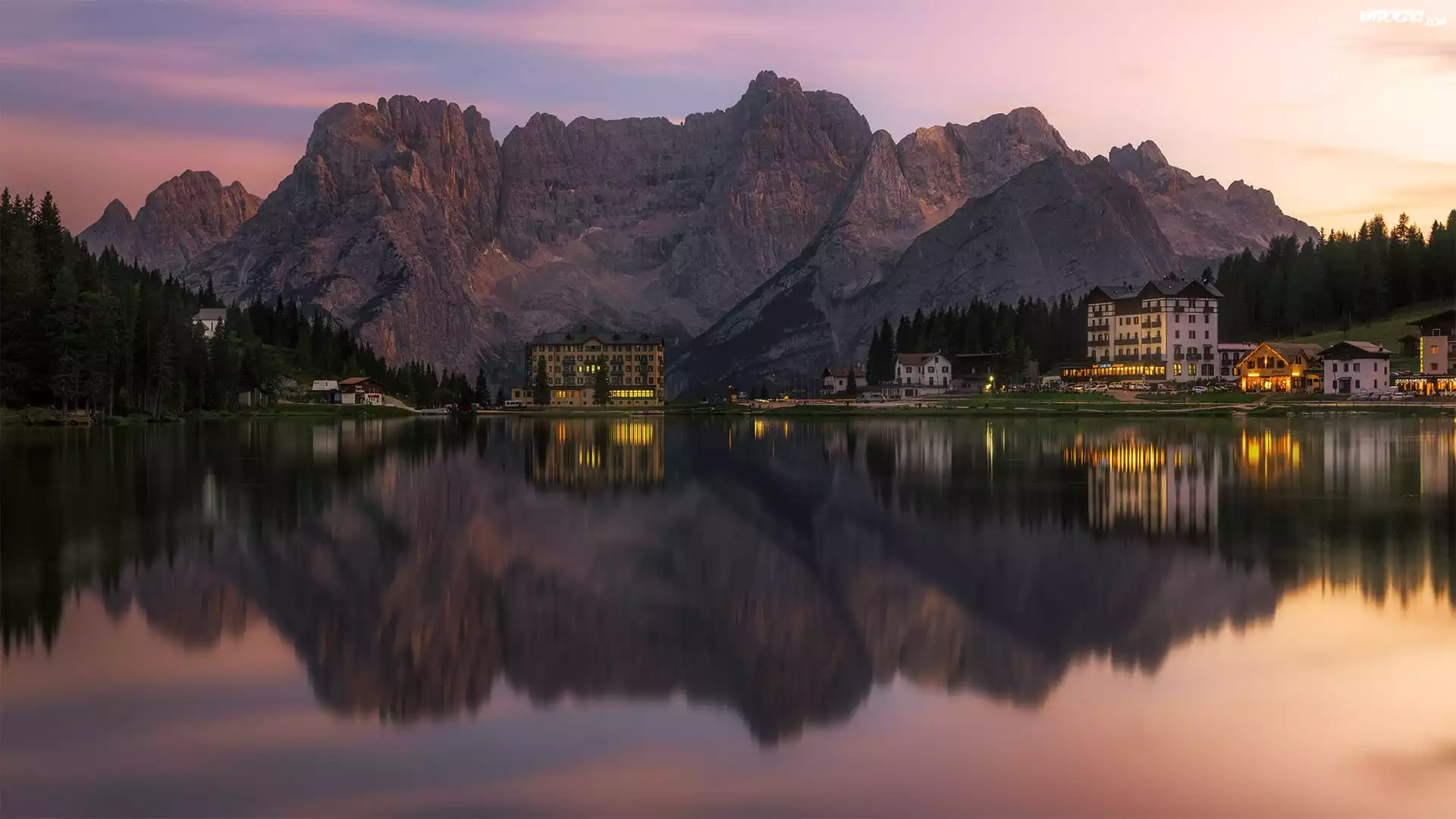 Góry, Dolomity, Jezioro, Misurina Lake, Domy, Grand Hotel Misurina, Cortina dAmpezzo, Region Cadore, Włochy