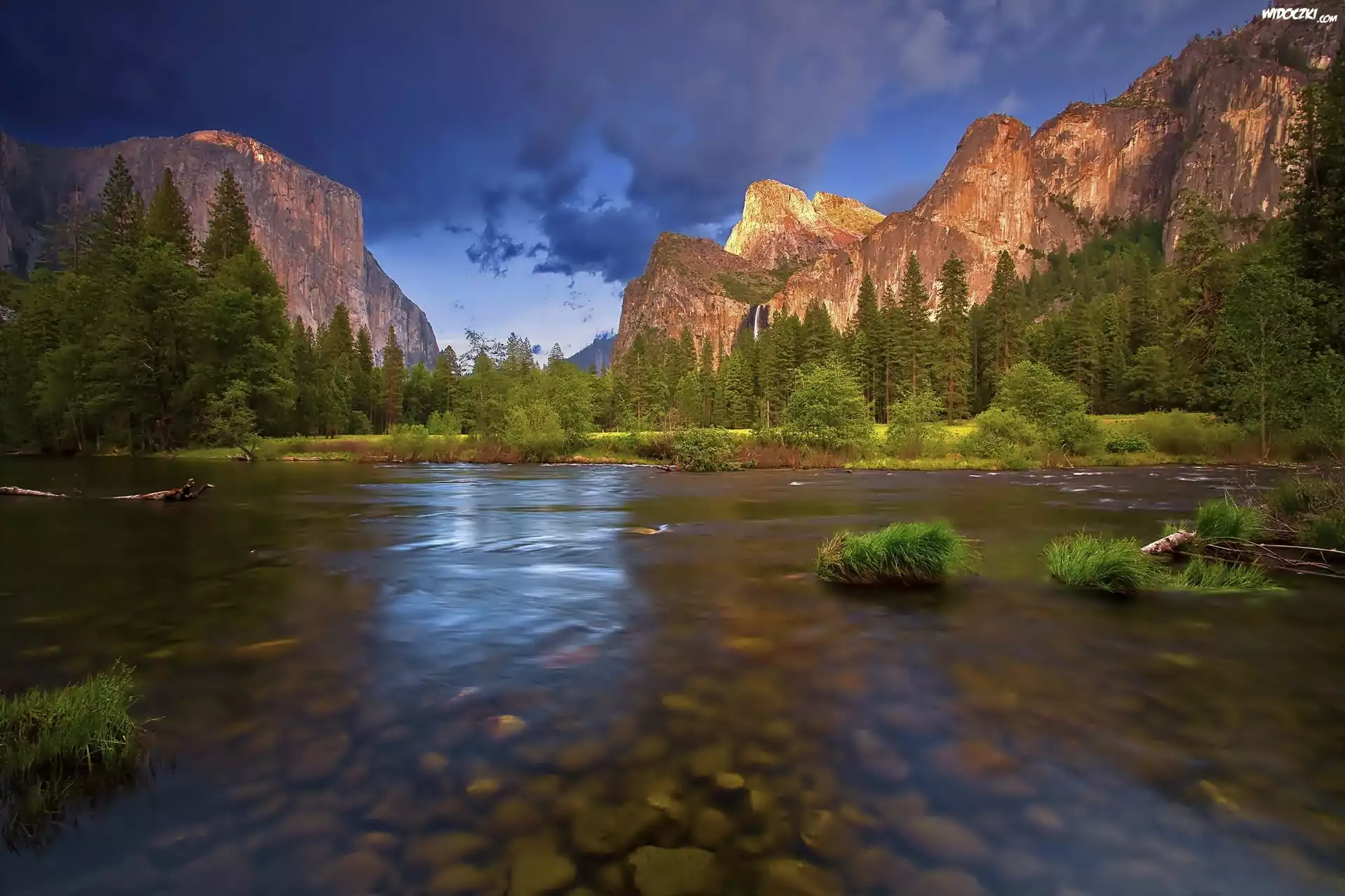 Stany Zjednoczone, Stan Kalifornia, Park Narodowy Yosemite, Góry, Lasy, Chmury, Rzeka