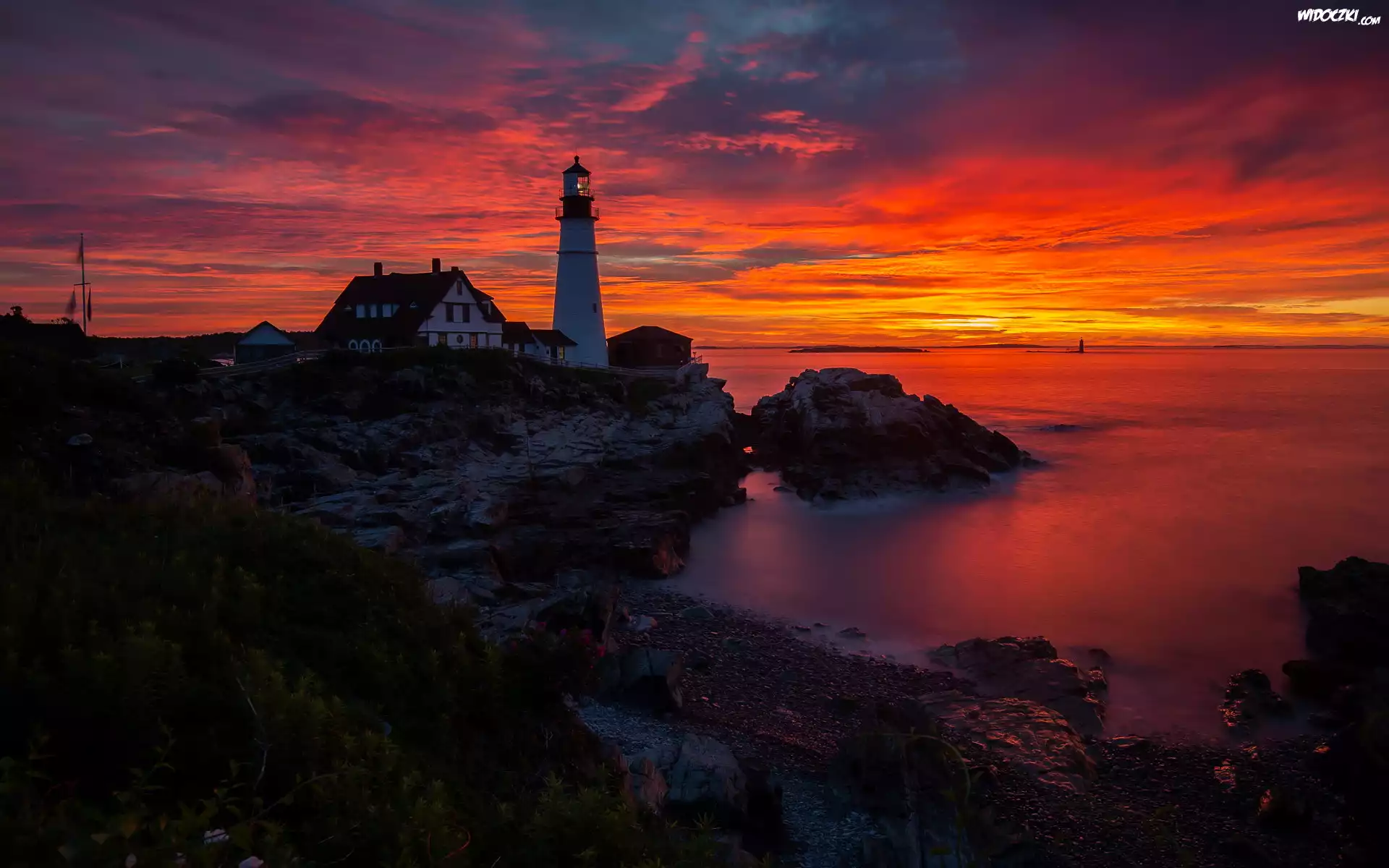 Latarnia morska Portland Head Light, Zatoka Casco, Cape Elizabeth, Wschód słońca, Morze, Skały, Stan Maine, Stany Zjednoczone