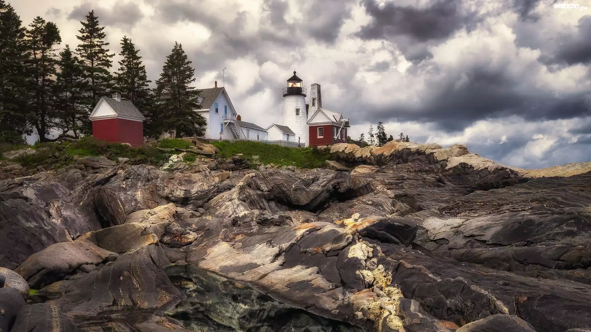 Latarnia morska Pemaquid Point Lighthouse Park, Skały, Chmury, Miasto Bristol, Stan Maine, Stany Zjednoczone