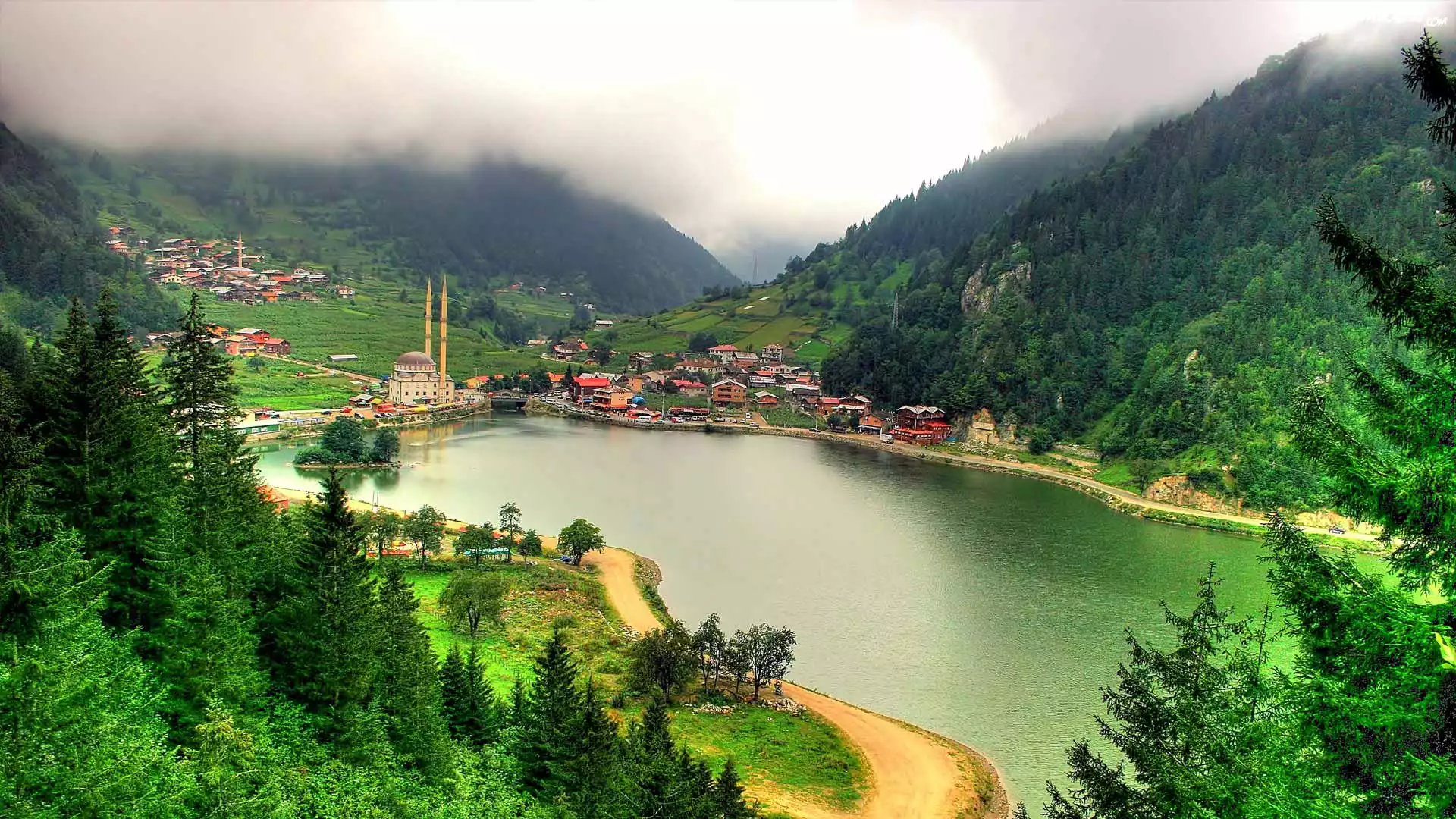 Turcja, Wieś Uzungöl, Jezioro Uzungöl, Góry, Domy, Meczet