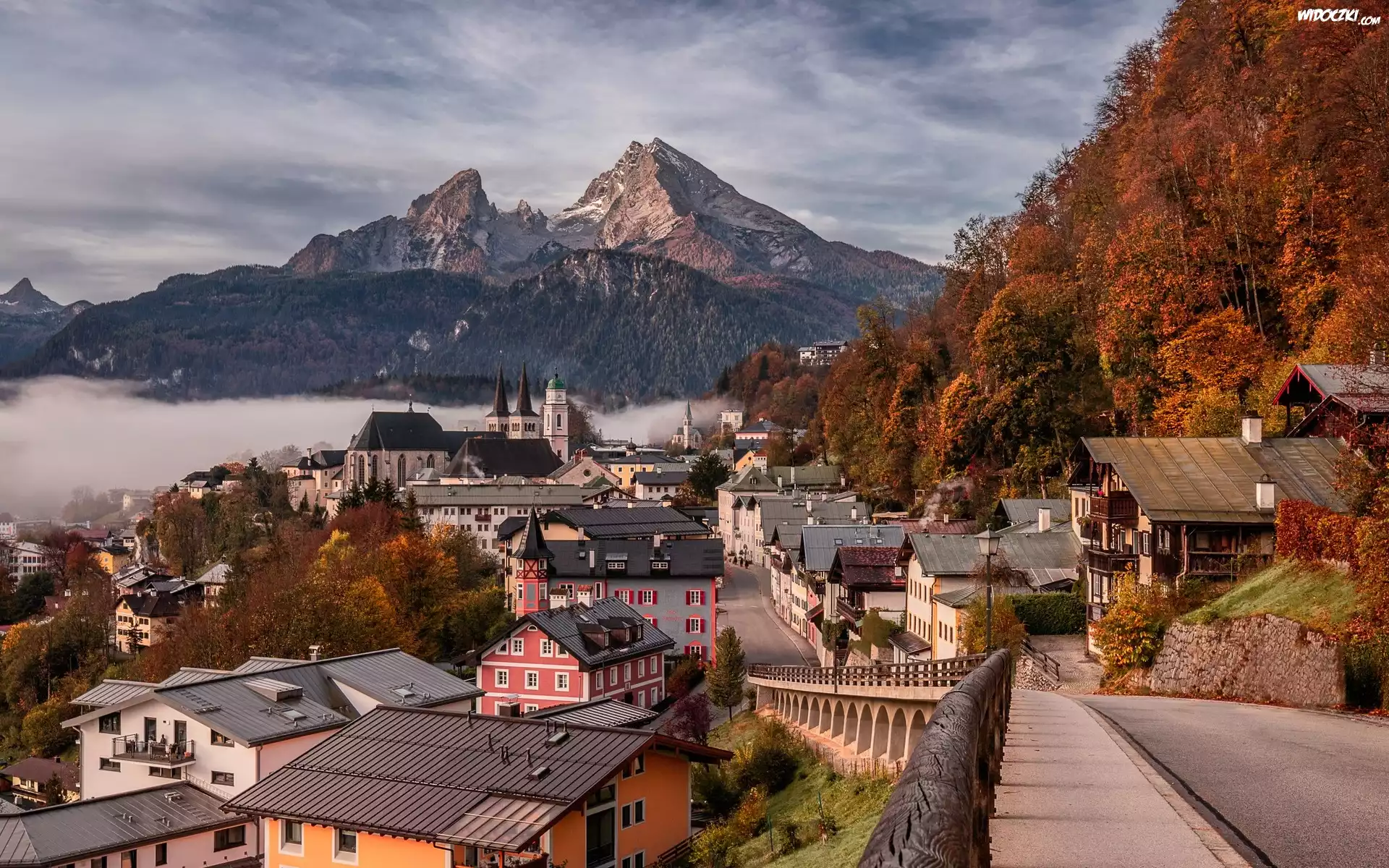 Niemcy, Bawaria, Góry, Berchtesgaden, Domy, Kościół, Drzewa, Mgła