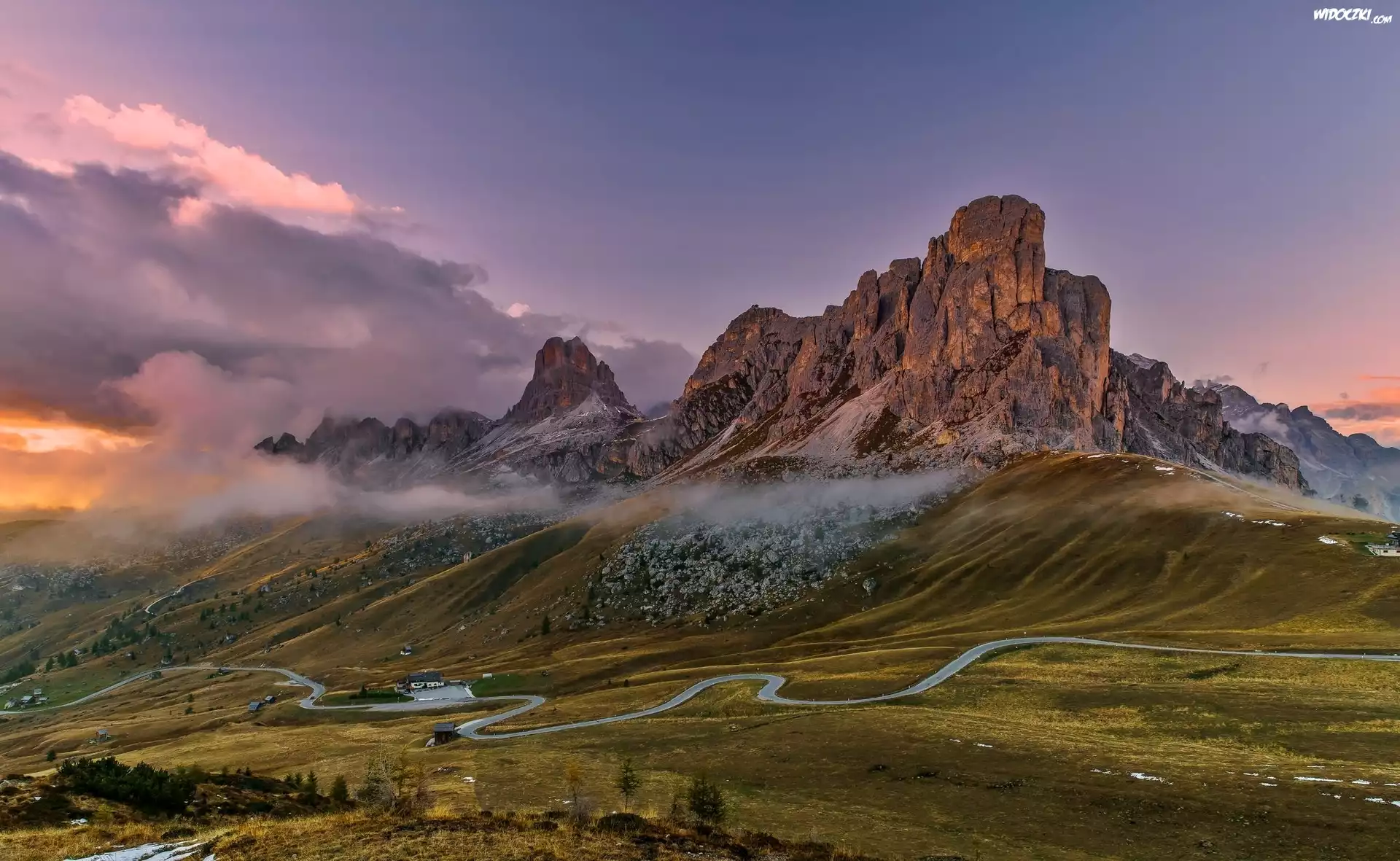 Włochy, Dolomity, Prowincja Belluno, Góry, Passo di Giau, Droga, Mgła