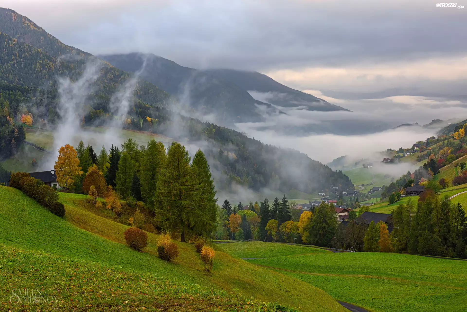 Włochy, Wieś, Santa Maddalena, Góry, Dolomity, Drzewa, Wzgórza, Domy, Mgła