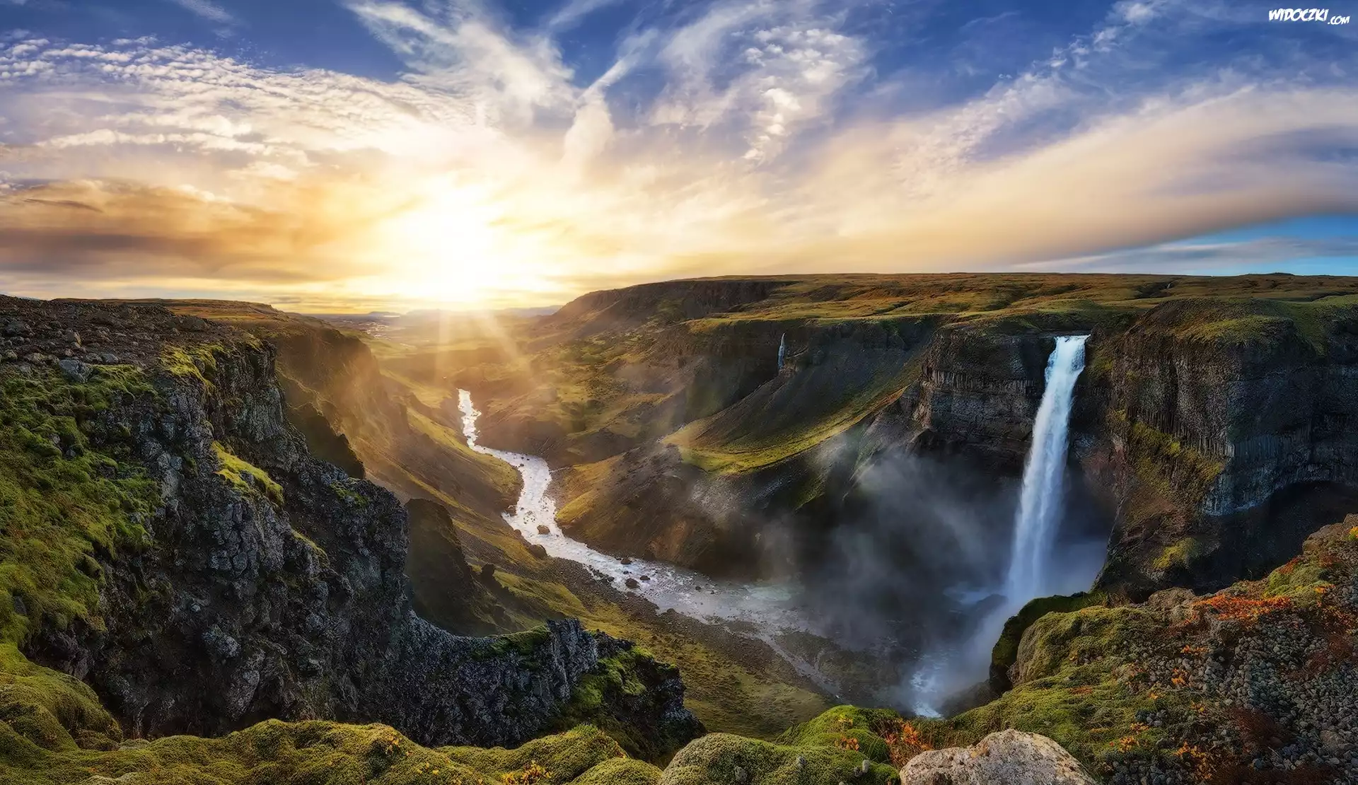 Islandia, Rzeka Fossá, Wodospad Háifoss, Wschód słońca, Chmury, Mgła