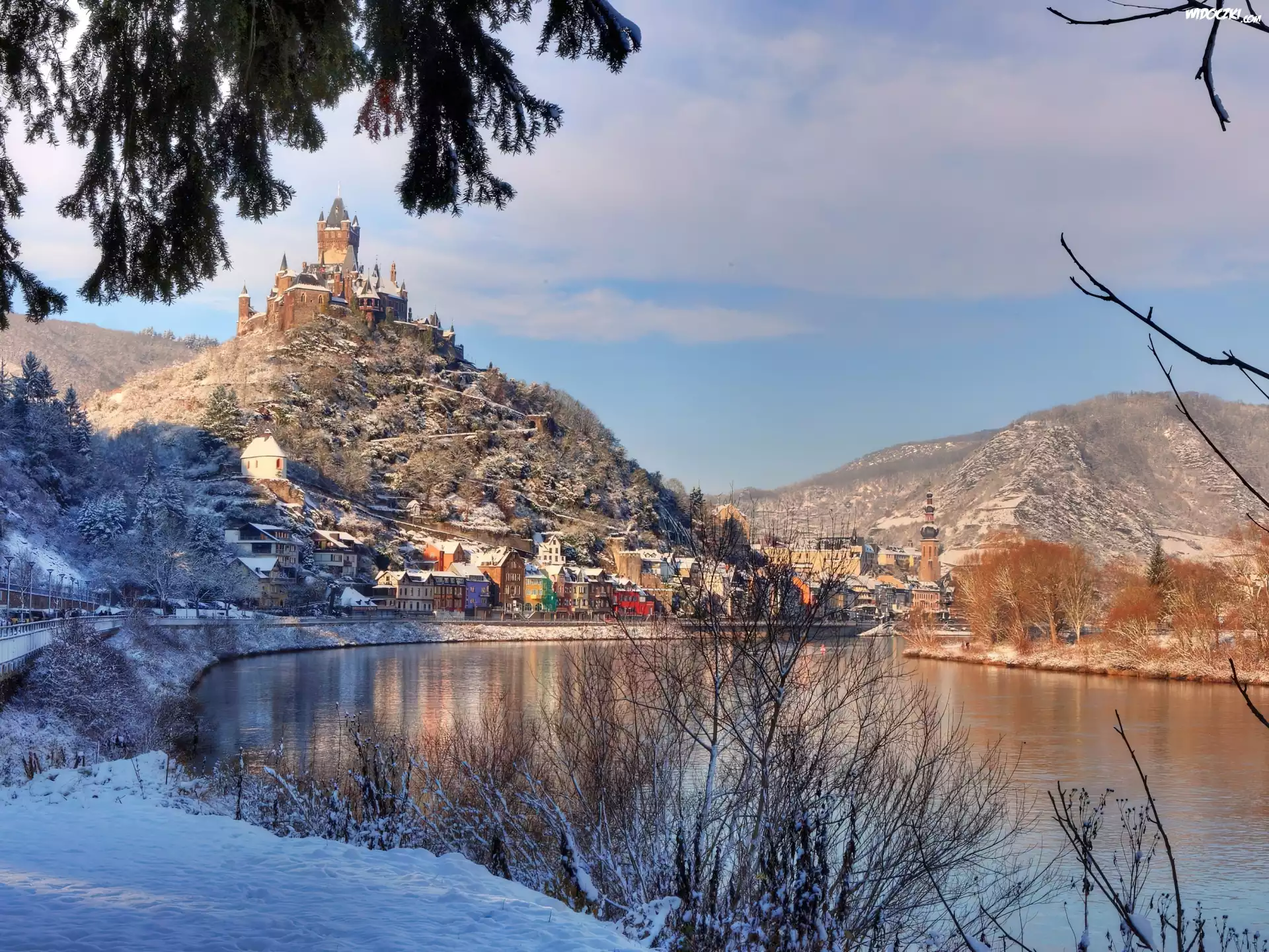 Zamek Reichsburg, Miasto Cochem, Niemcy, Rzeka Mozela, Zima