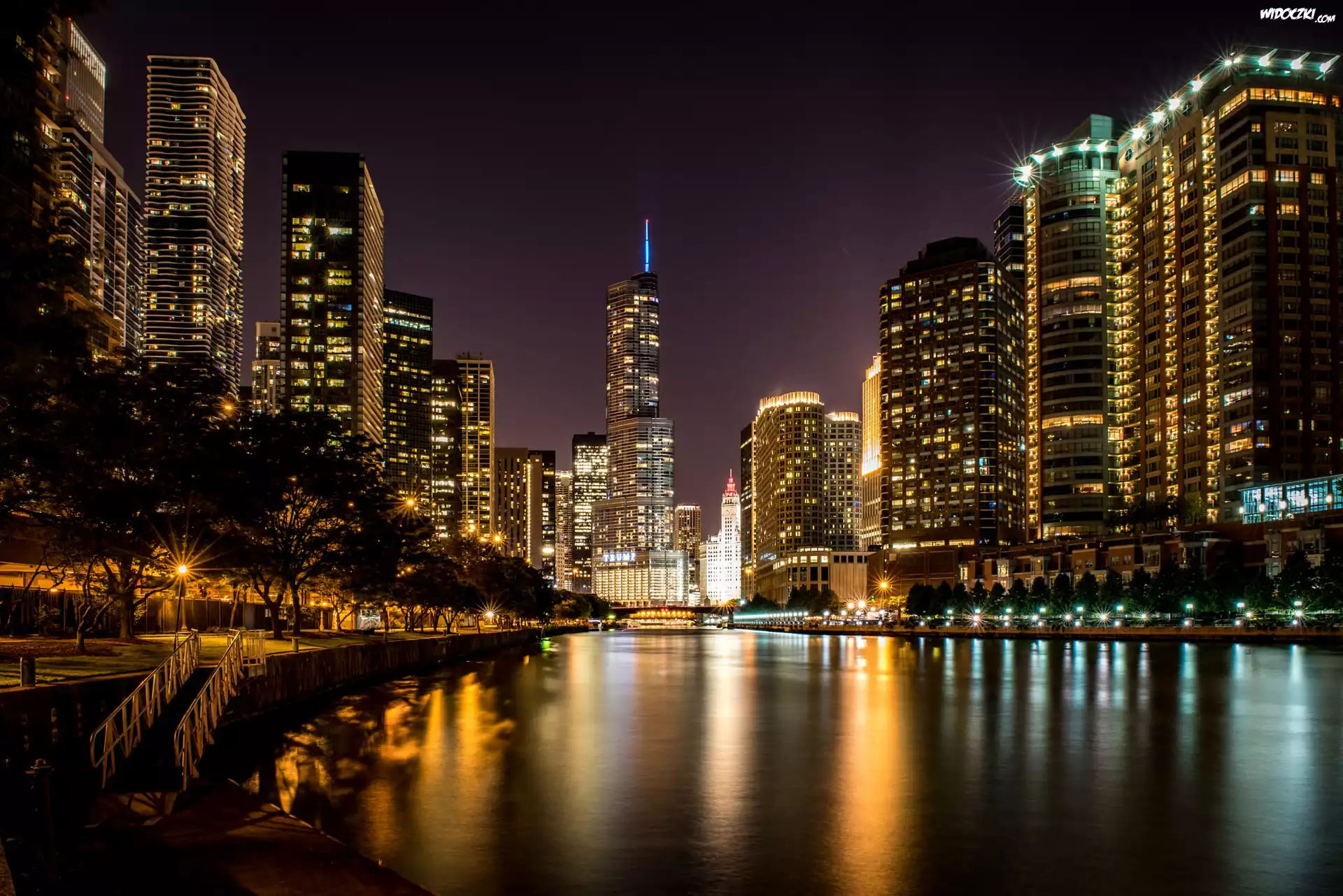 Stany Zjednoczone, Stan Illinois, Chicago, Miasto nocą, Rzeka Chicago, Wieżowce, Willis Tower