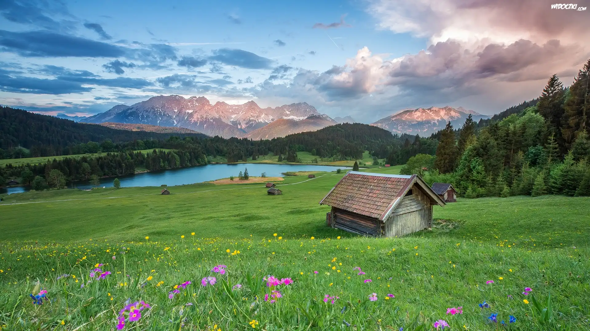 Jezioro Geroldsee, Miejscowość Krun, Bawaria, Niemcy, Góry, Drzewa, Łąka, Domek, Chmury