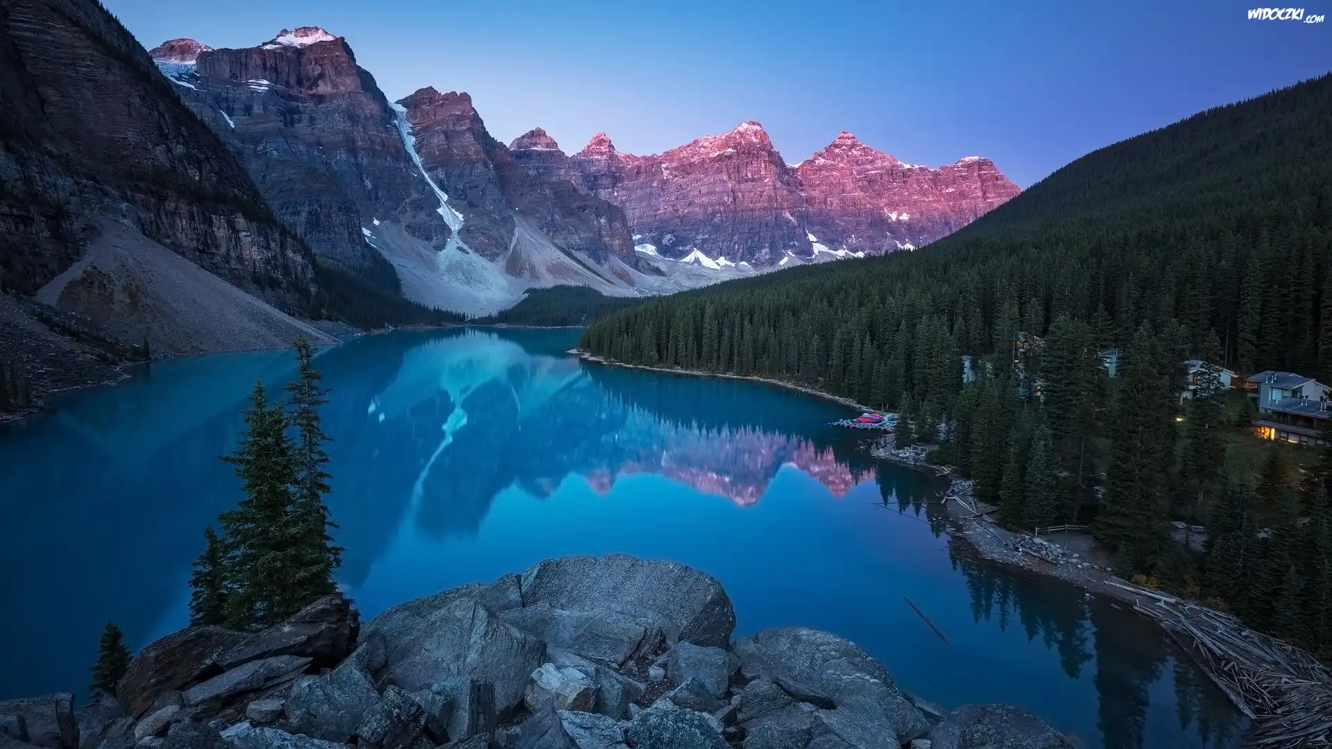 Góry, Canadian Rockies, Drzewa, Skały, Park Narodowy Banff, Jezioro Moraine, Alberta, Kanada