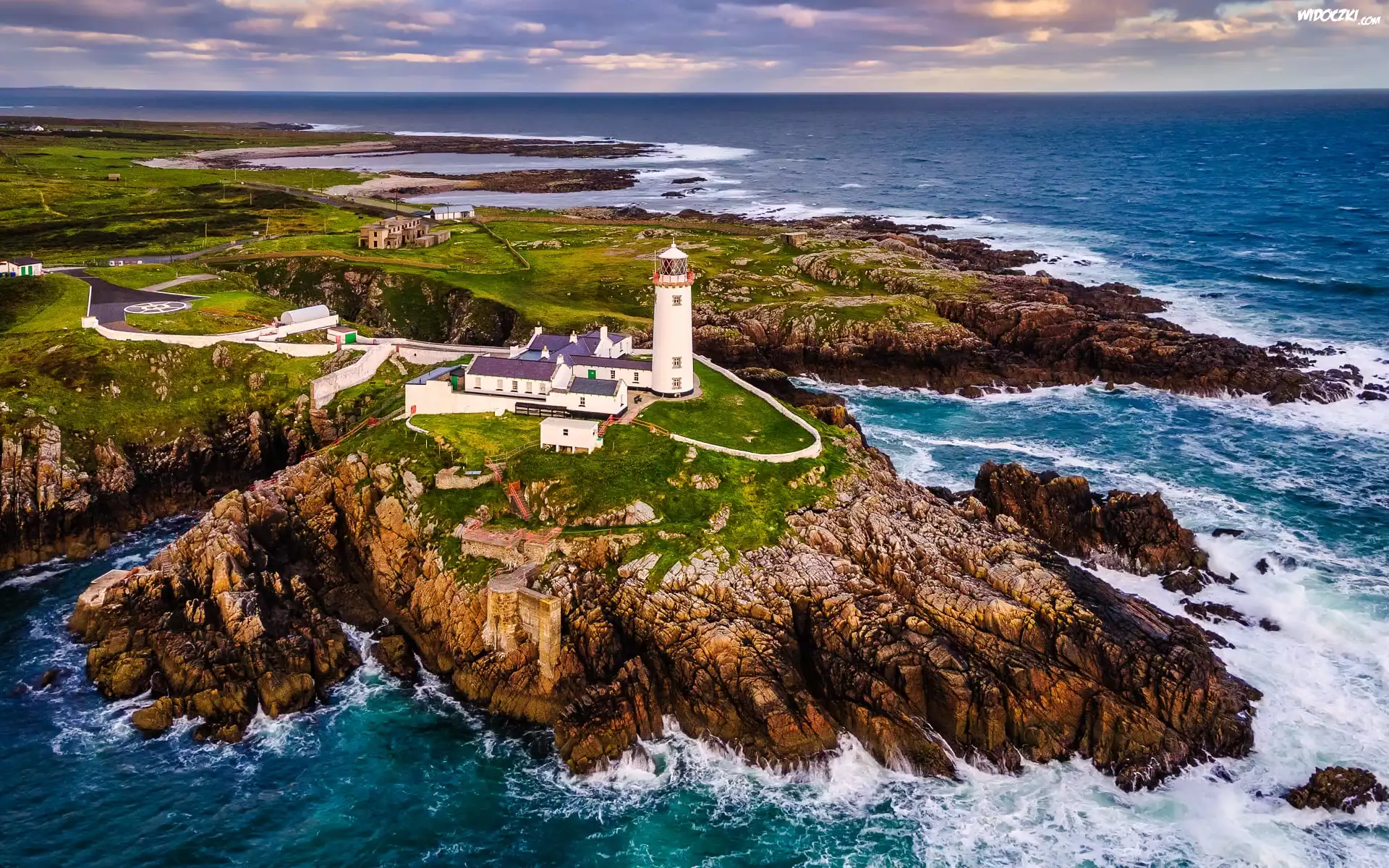 Morze, Latarnia morska, Fanad Head Lighthouse, Skały, Chmury, Portsalon, Irlandia Północna