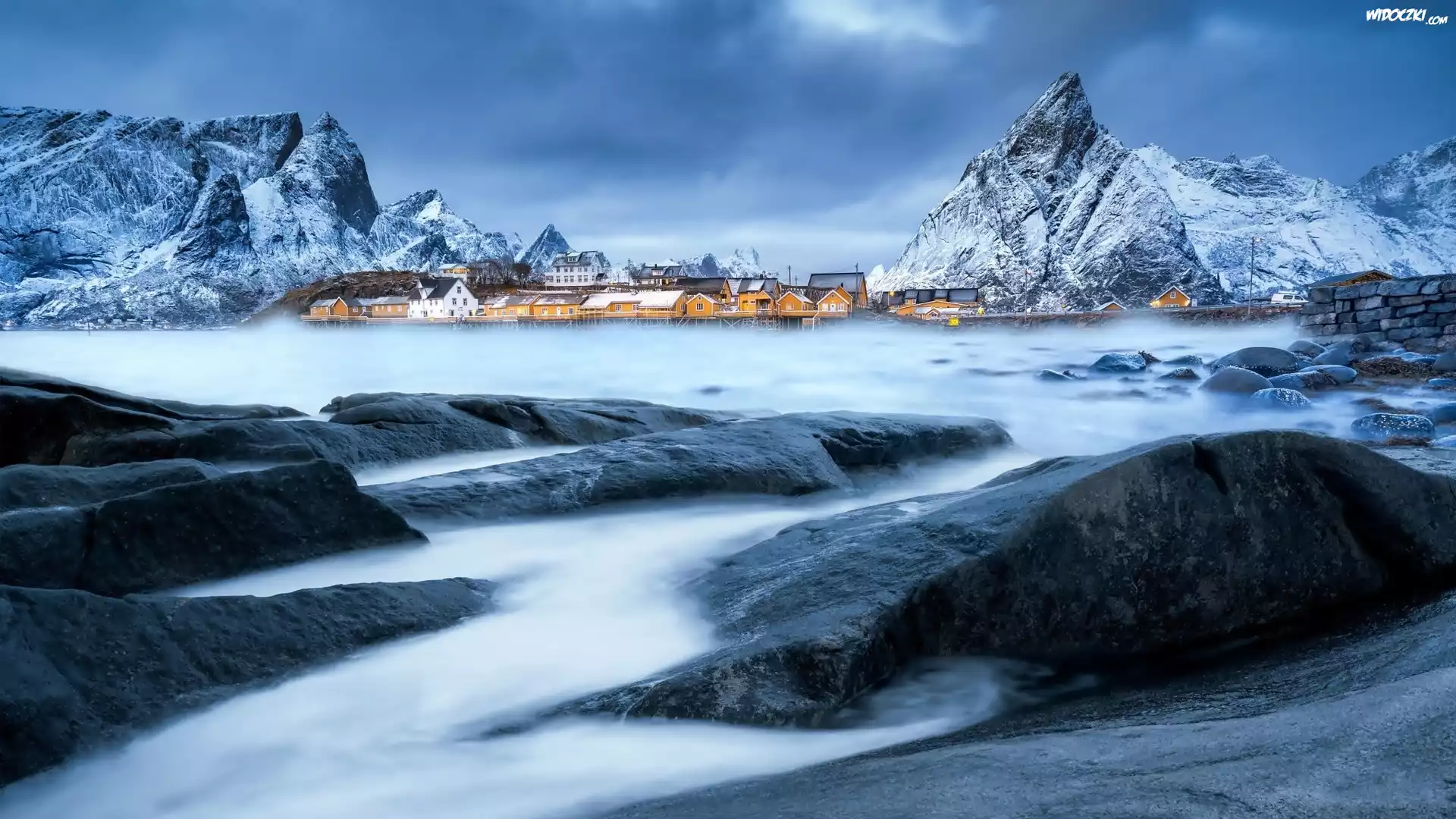 Norwegia, Lofoty, Góry, Wioska Sakrisøy, Kamienie, Zima, Morze