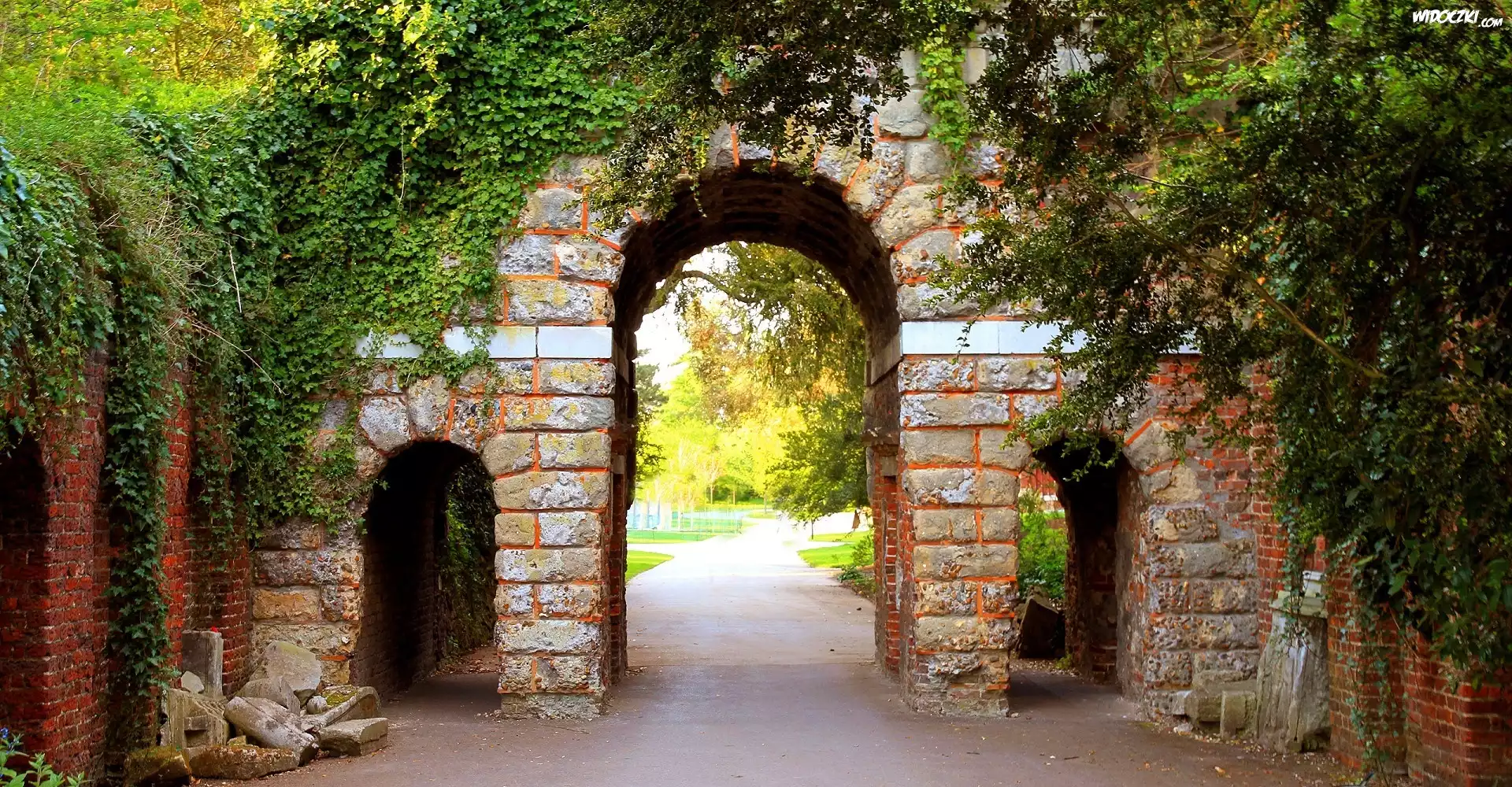 Park, Mur, Brama