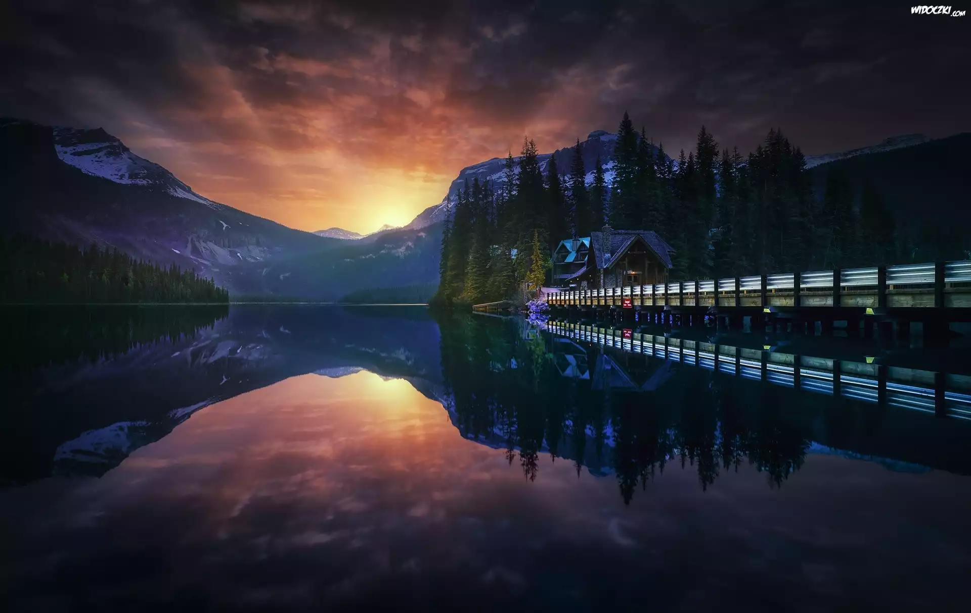 Kanada, Park Narodowy Yoho, Zachód słońca, Jezioro Emerald Lake, Góry, Most