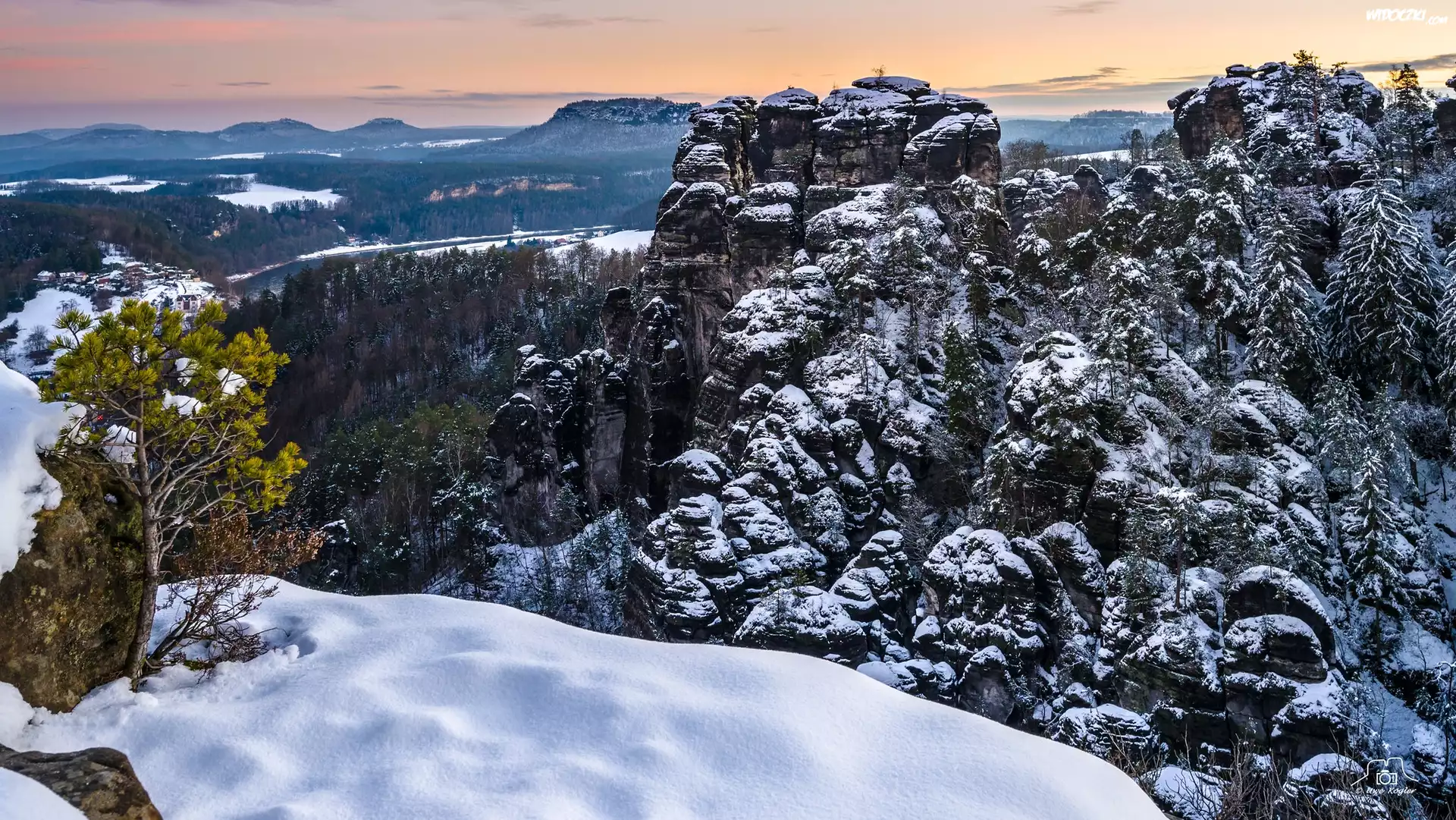 Niemcy, Góry Połabskie, Park Narodowy Saskiej Szwajcarii, Skały, Zima, Śnieg