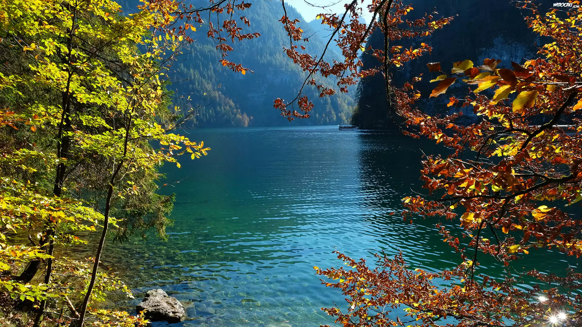 Jezioro Konigssee, Park Narodowy Berchtesgaden, Statek, Drzewa, Gałęzie, Bawaria, Niemcy