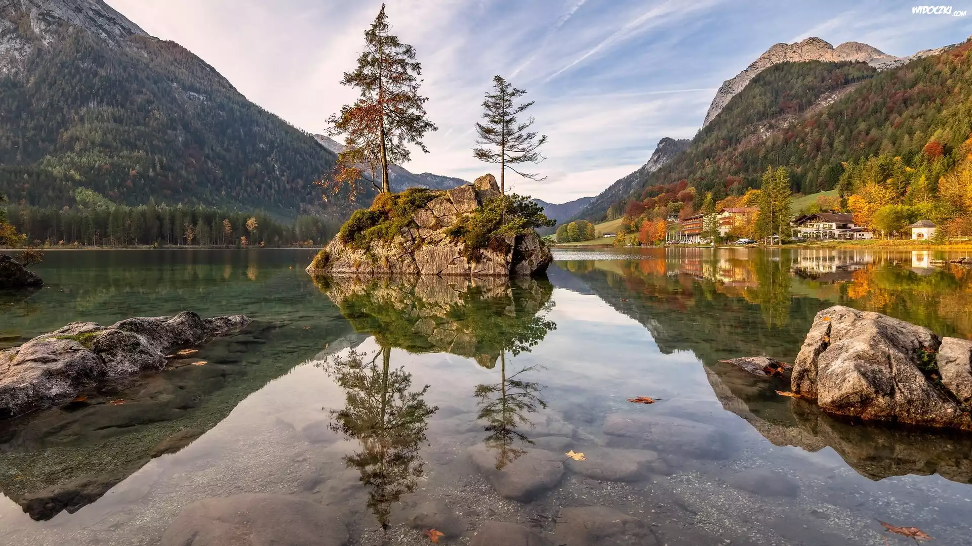 Góry, Jezioro Hintersee, Skały, Drzewa, Domy, Gmina Berchtesgaden, Bawaria, Niemcy