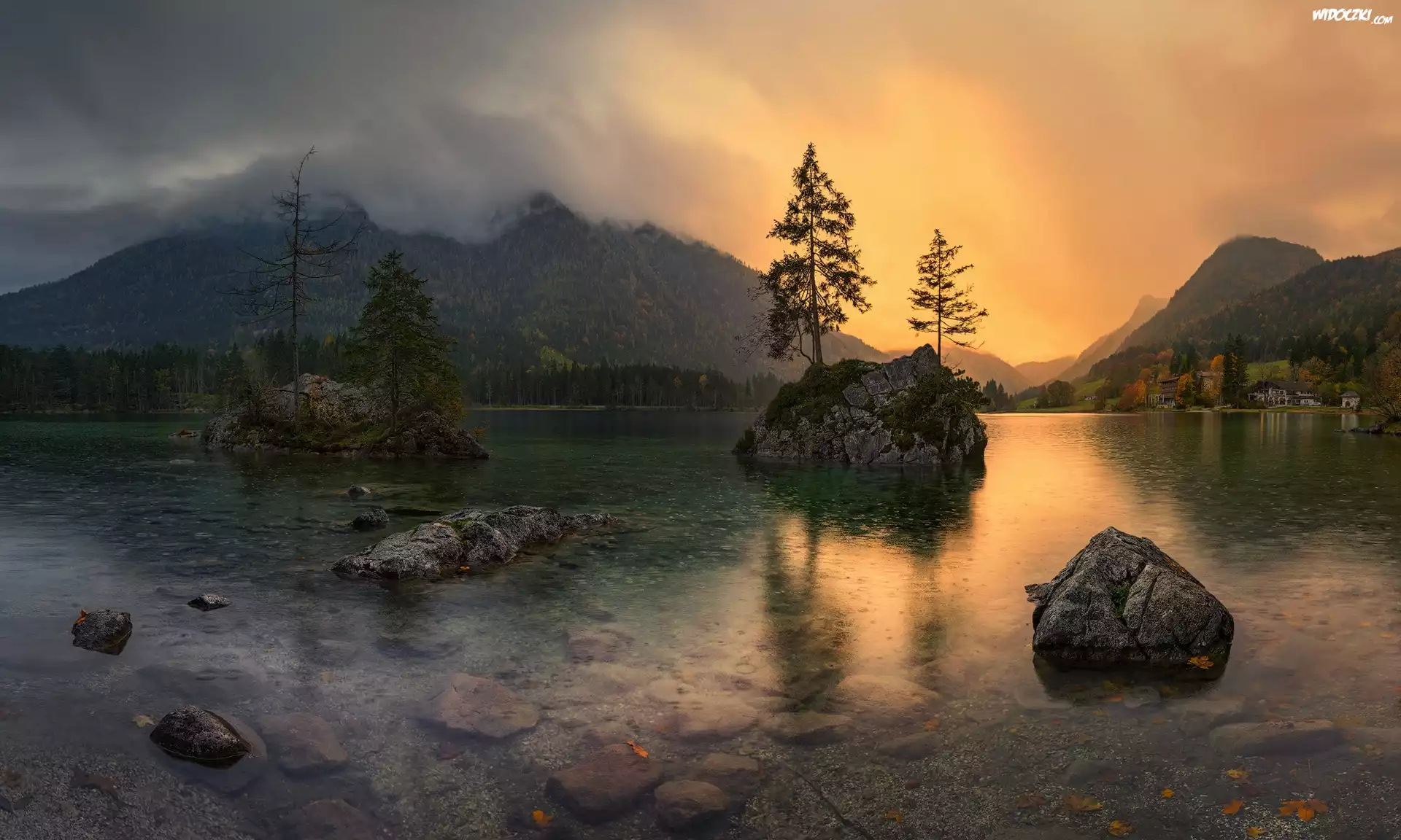 Jezioro Hintersee, Skały, Drzewa, Góry Alpy, Mgła, Domy, Bawaria, Niemcy