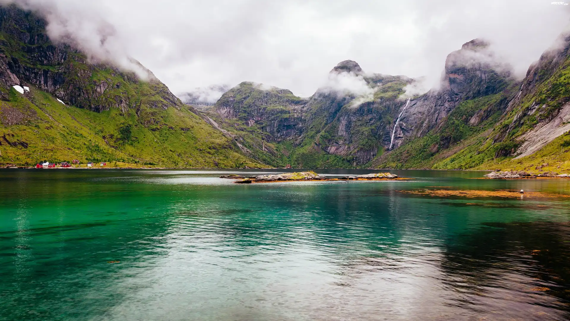 Norwegia, Lofoty, OkrÄ™g Nordland, Wyspa Moskenesøya, WieÅ› Sørvågenna, Jezioro, Góry, Wioska, MgÅ‚a